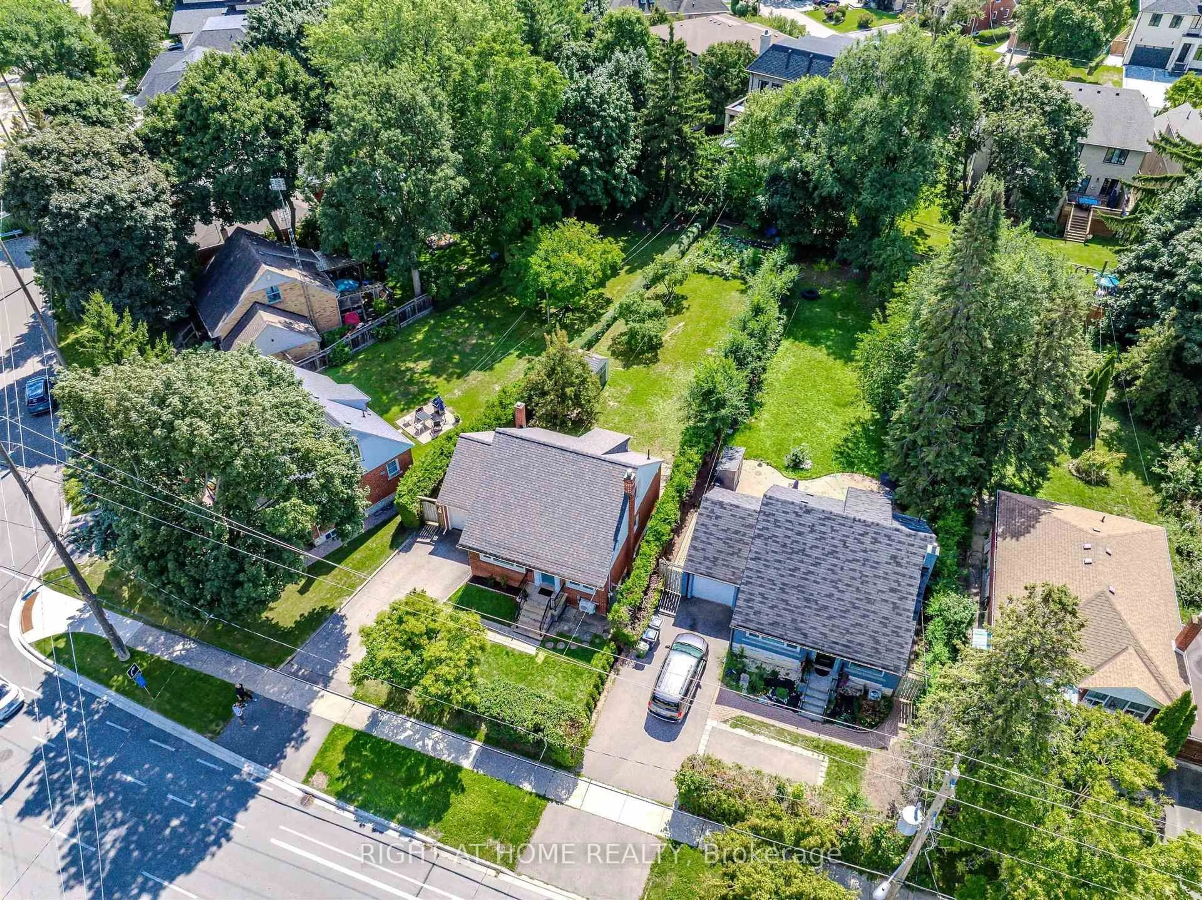 A pic from outside/outdoor area/front of a property/back of a property/a pic from drone, street for 309 Rathburn Rd, Toronto Ontario M9B 2L7