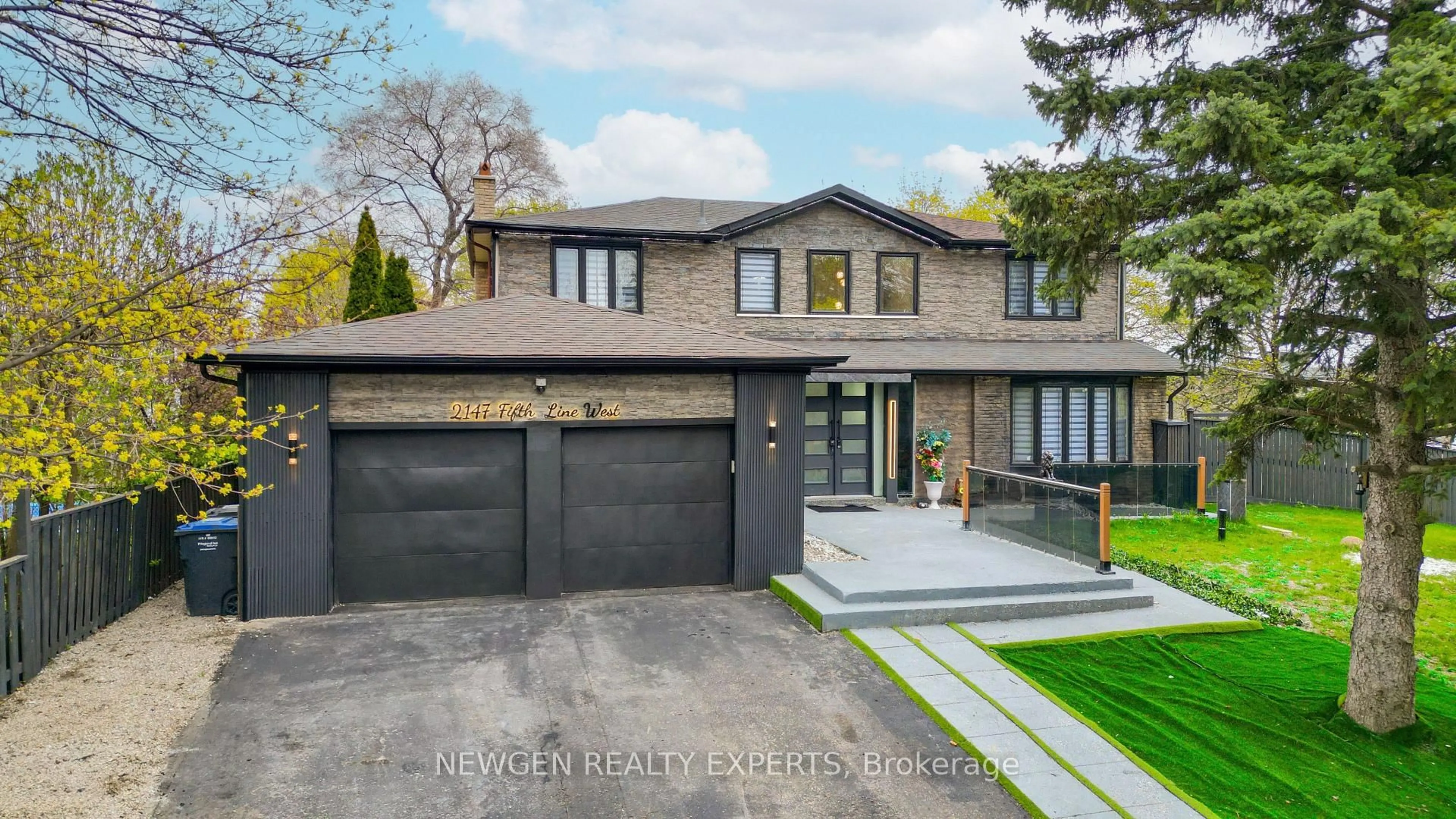 Home with brick exterior material, street for 2147 Fifth Line, Mississauga Ontario L5K 2K3