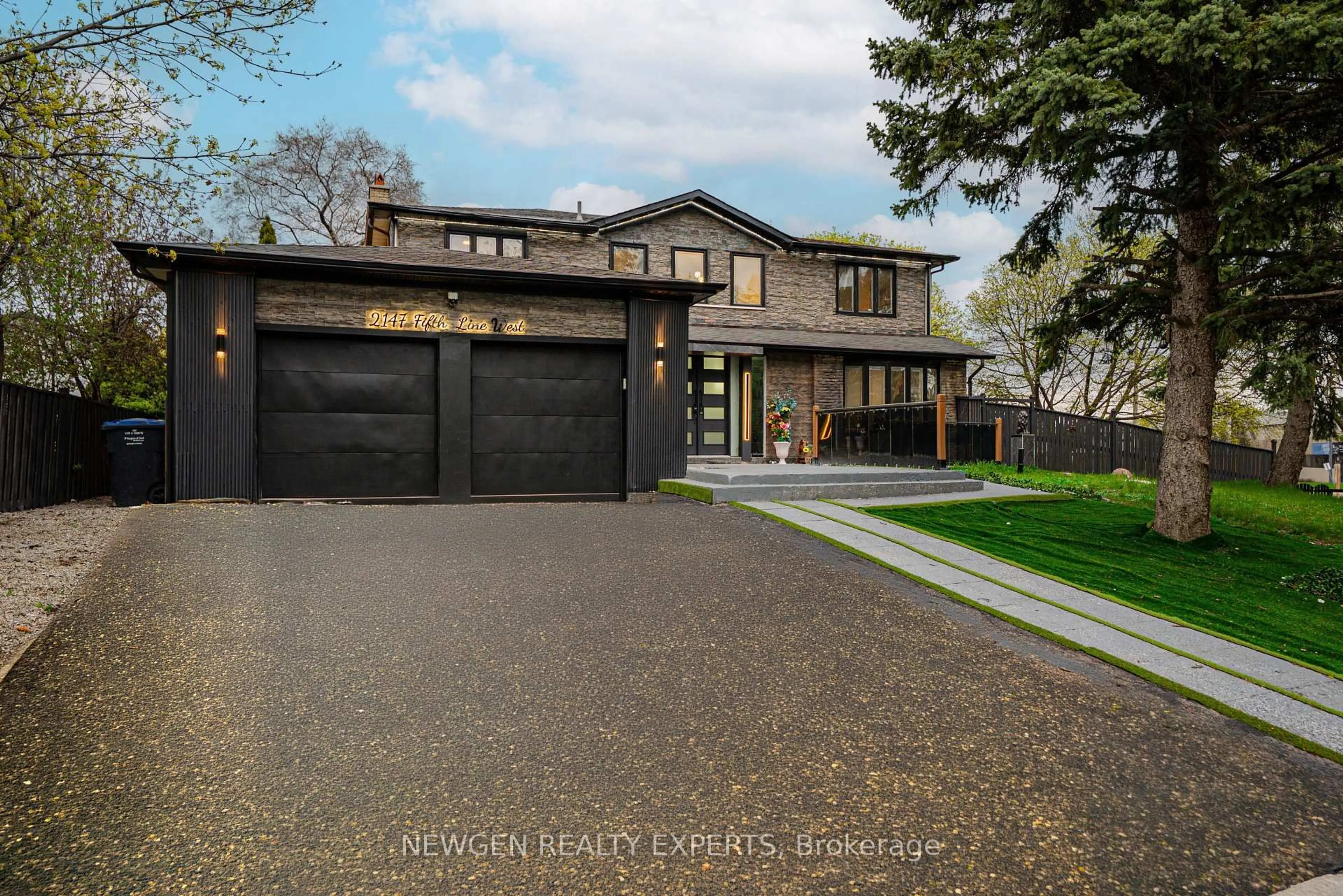 Home with brick exterior material, street for 2147 Fifth Line, Mississauga Ontario L5K 2K3