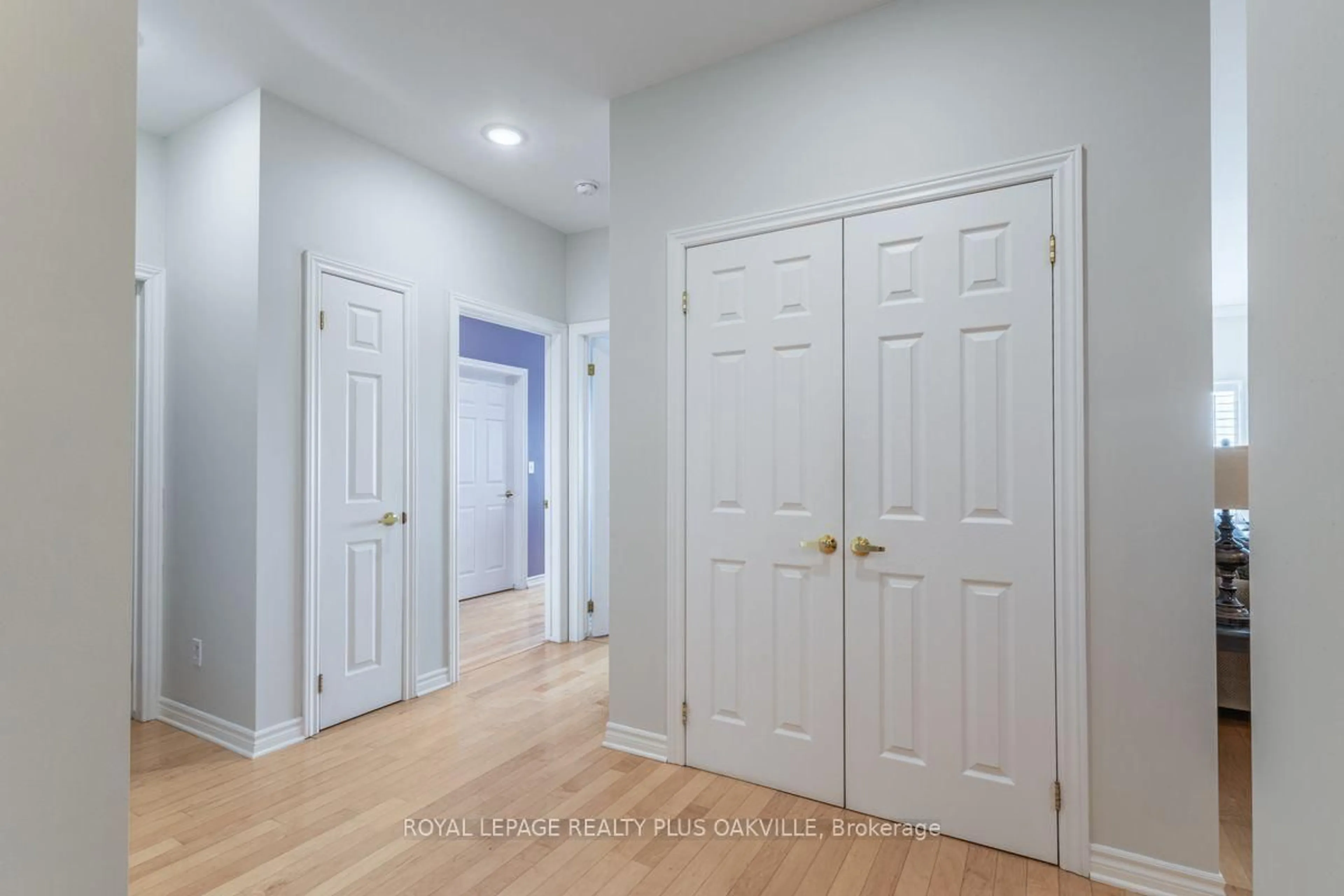 Indoor entryway for 1499 Nottinghill Gate #403, Oakville Ontario L6M 5G1