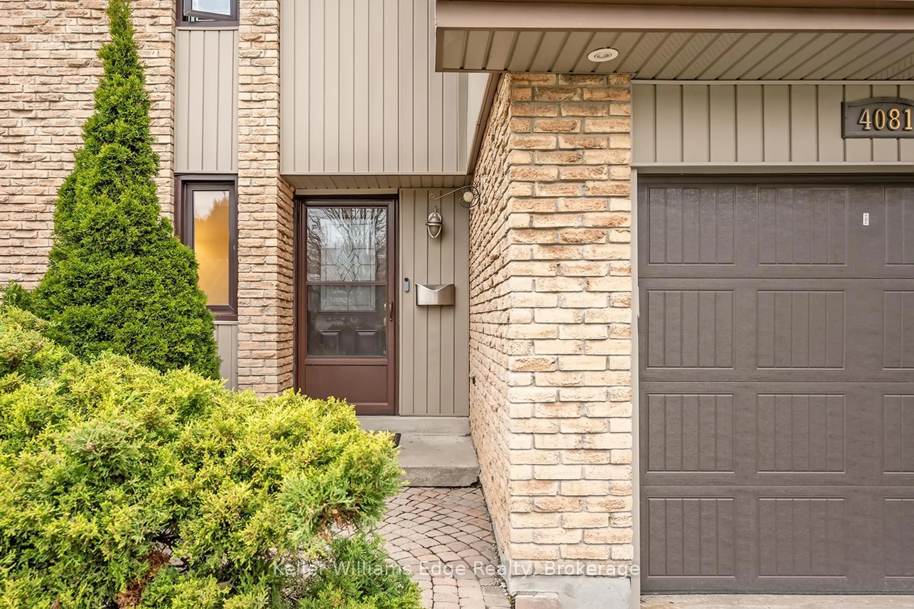 Home with brick exterior material, street for 4081 Jefton Cres, Mississauga Ontario L5L 1Z2