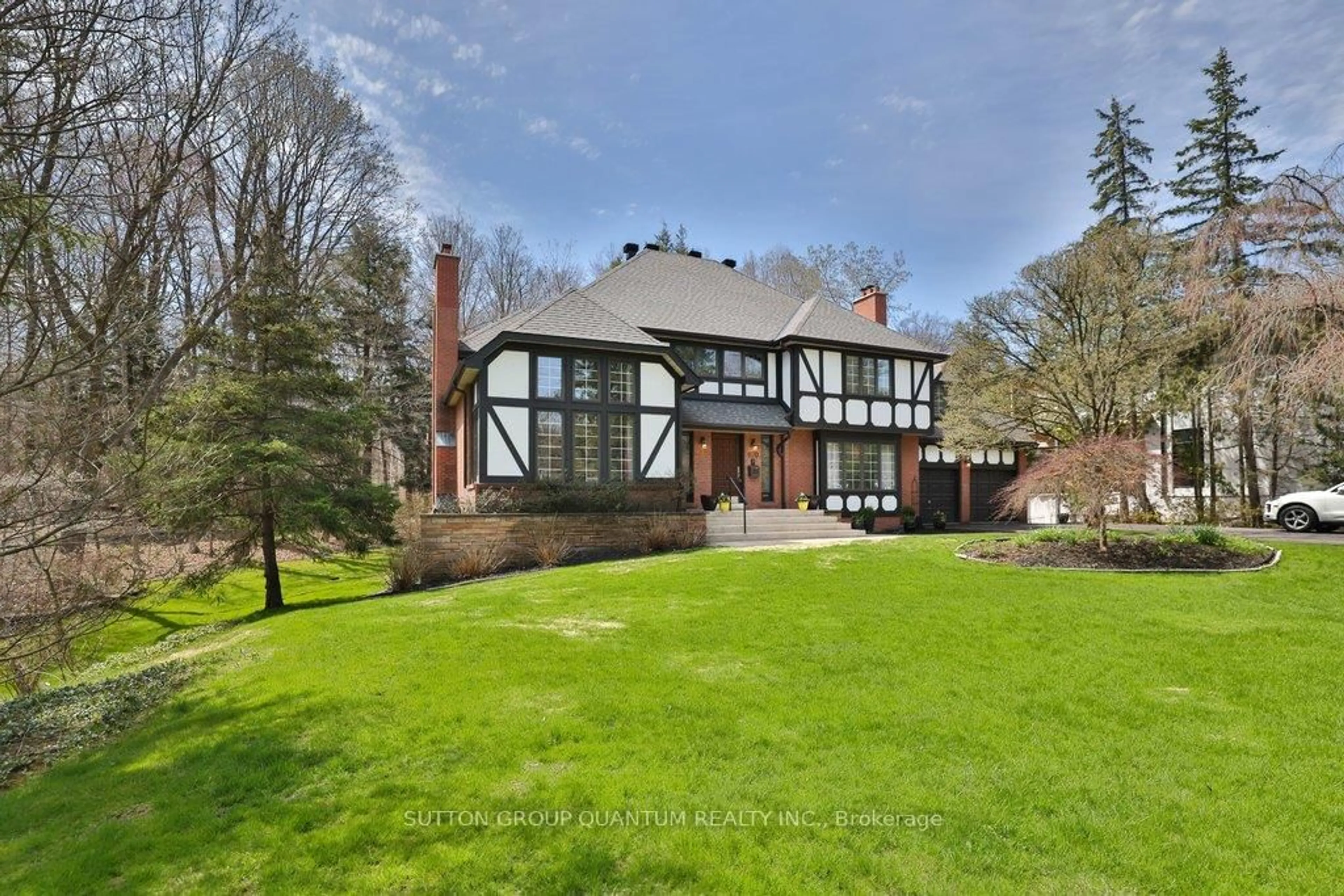 Home with brick exterior material, building for 670 Meadow Wood Rd, Mississauga Ontario L5J 2S6