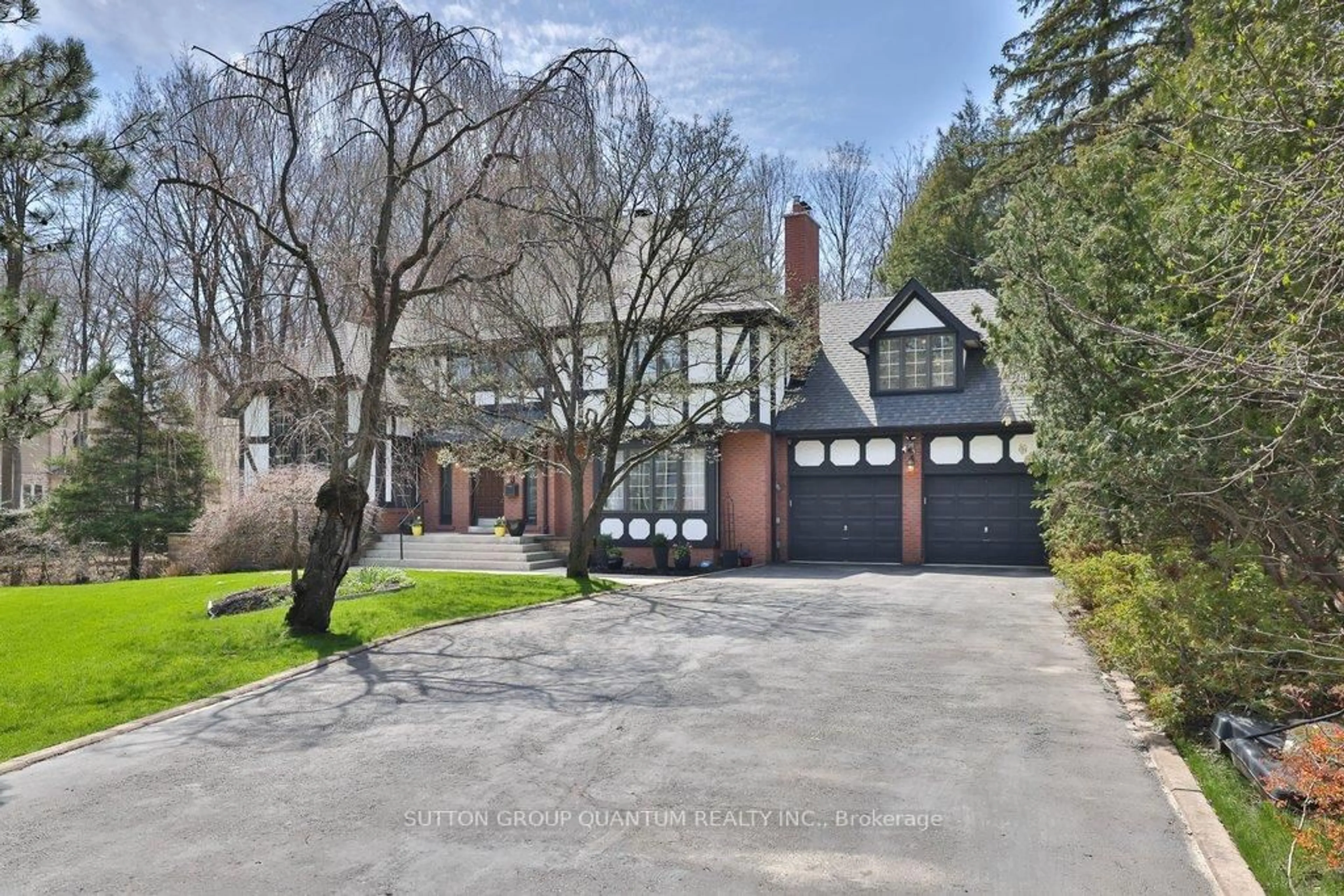 Home with brick exterior material, street for 670 Meadow Wood Rd, Mississauga Ontario L5J 2S6