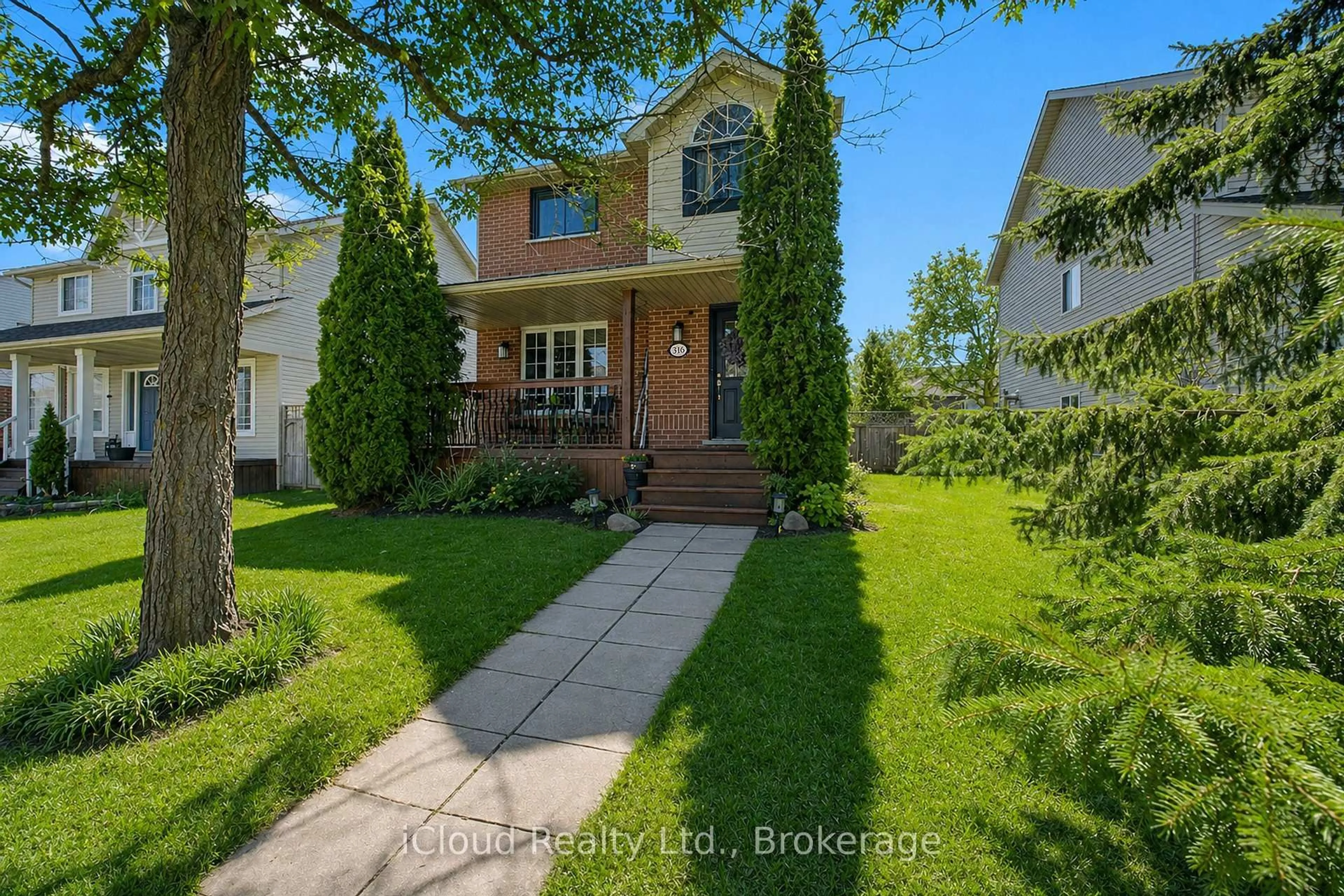 A pic from outside/outdoor area/front of a property/back of a property/a pic from drone, street for 316 Fern St, Orangeville Ontario L9W 5C1