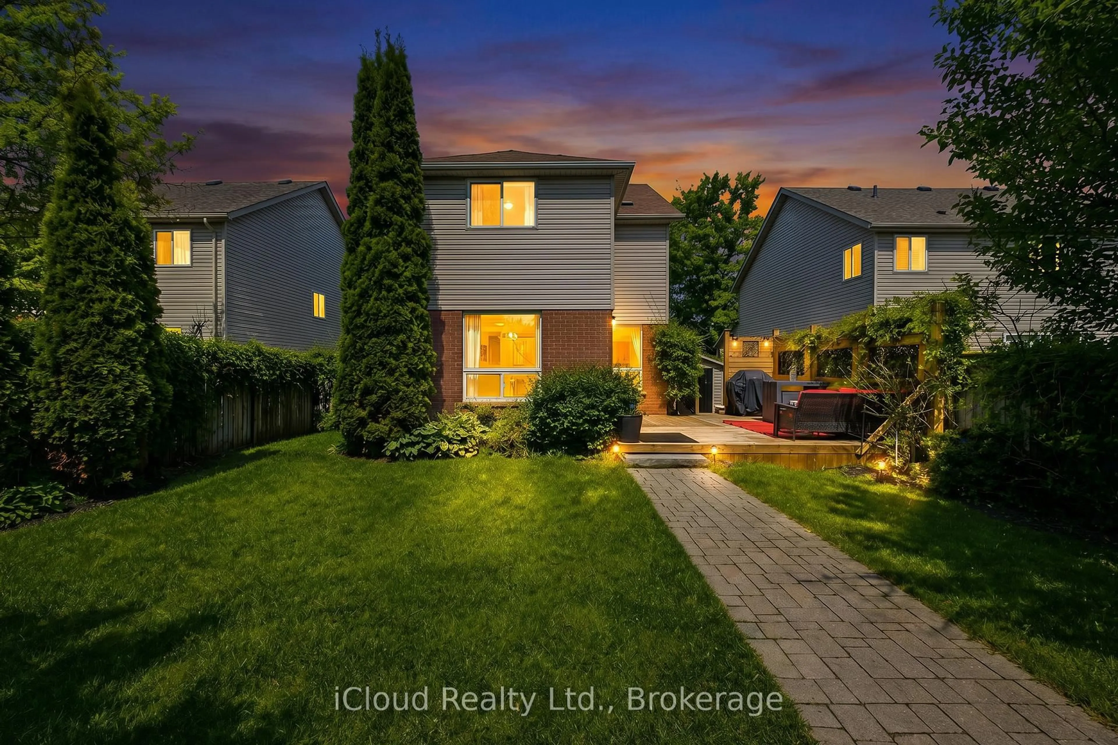 A pic from outside/outdoor area/front of a property/back of a property/a pic from drone, street for 316 Fern St, Orangeville Ontario L9W 5C1