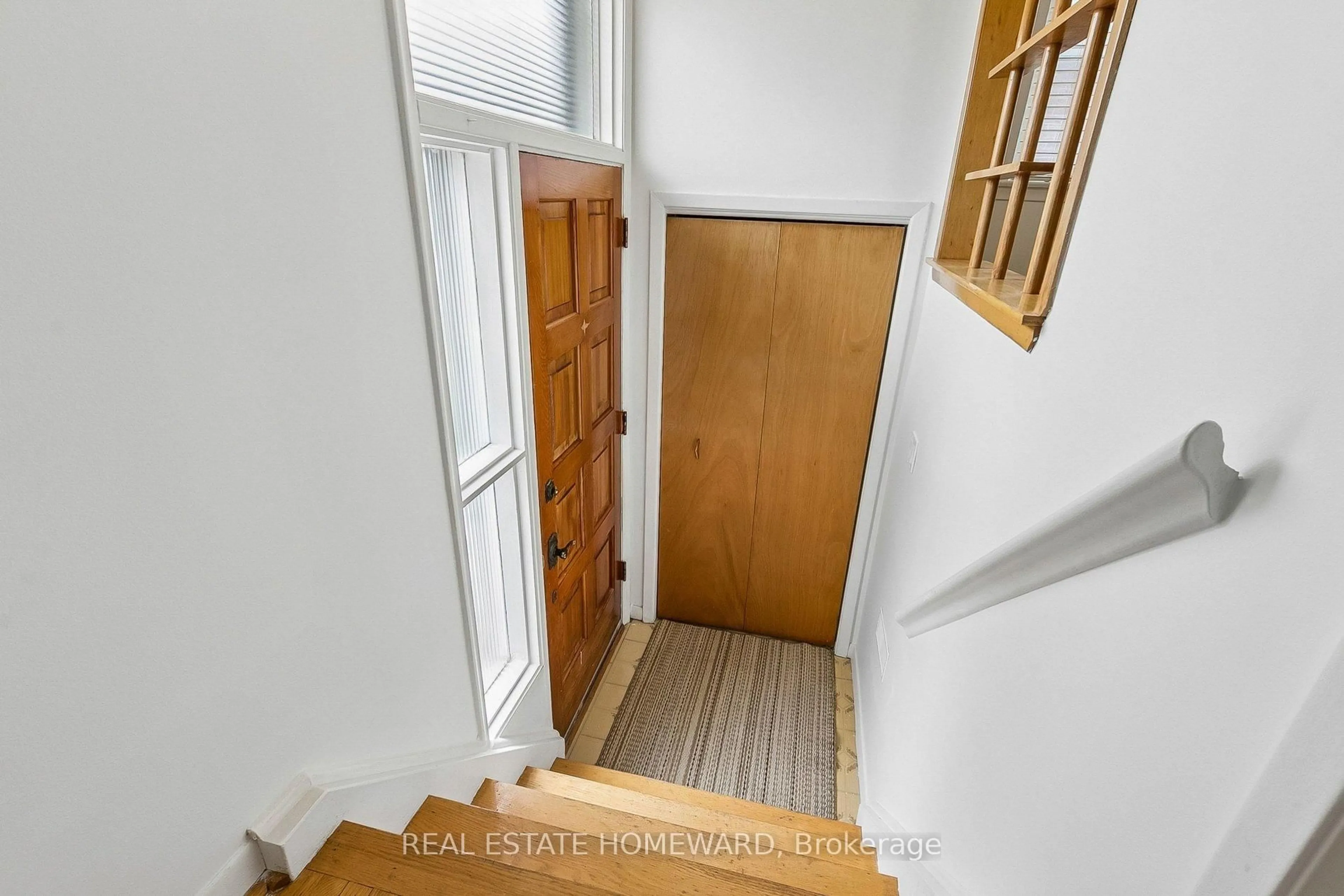 Indoor entryway for 71 Thwaite Ave, Toronto Ontario M3L 2C8