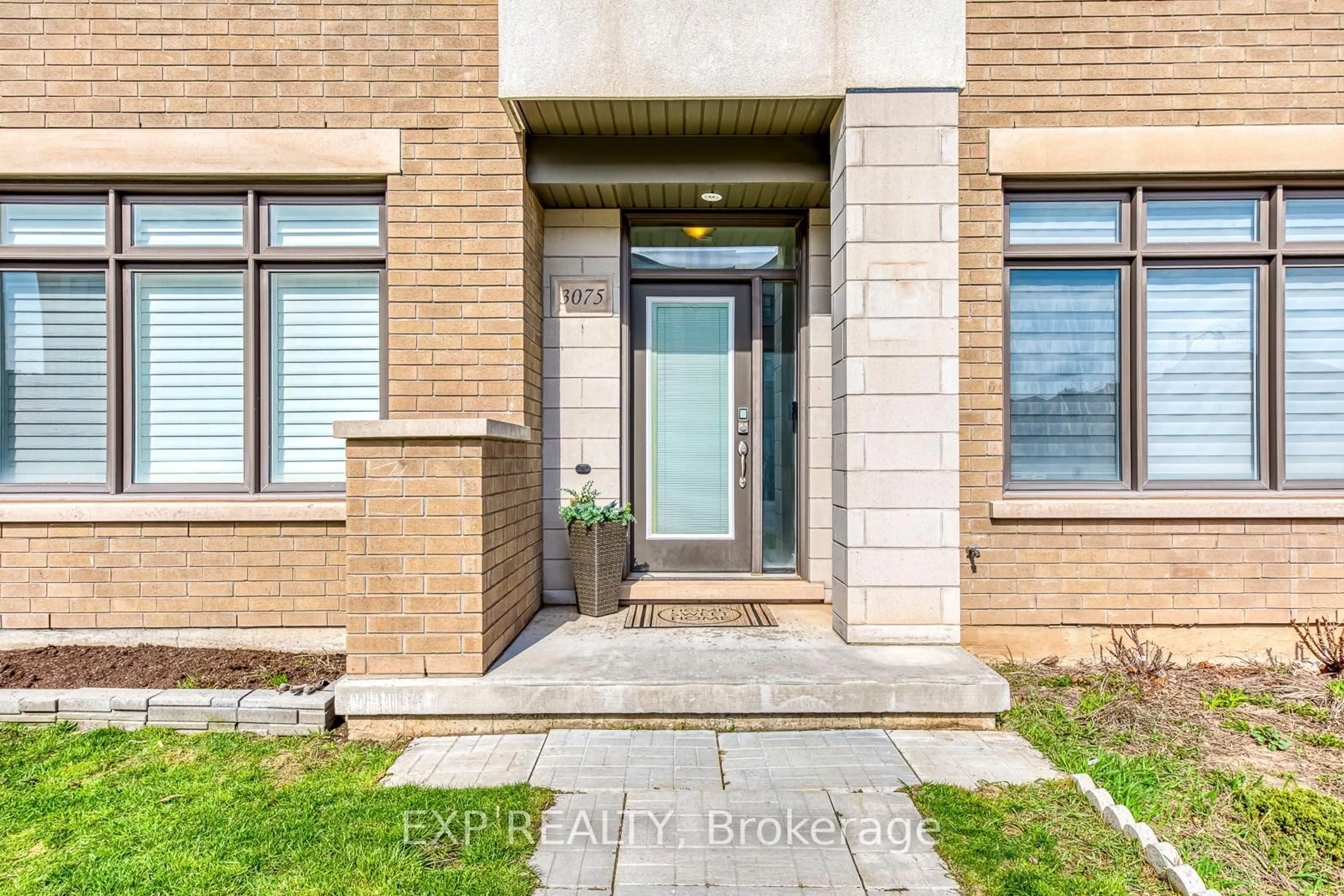 Indoor entryway for 3075 Ernest Appelbe Blvd, Oakville Ontario L6H 0M1
