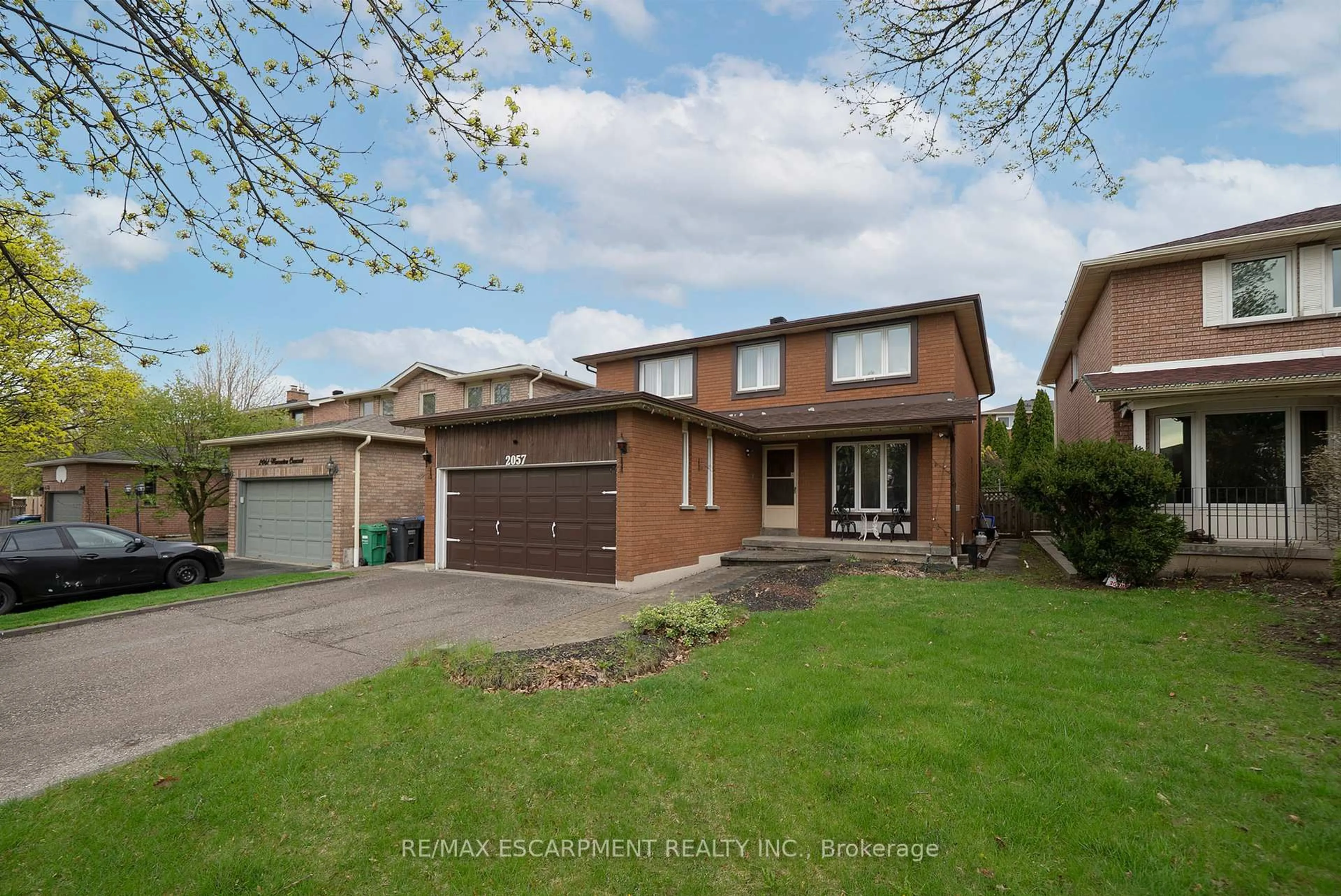 Home with brick exterior material, street for 2057 Wincanton Cres, Mississauga Ontario L5M 3E4