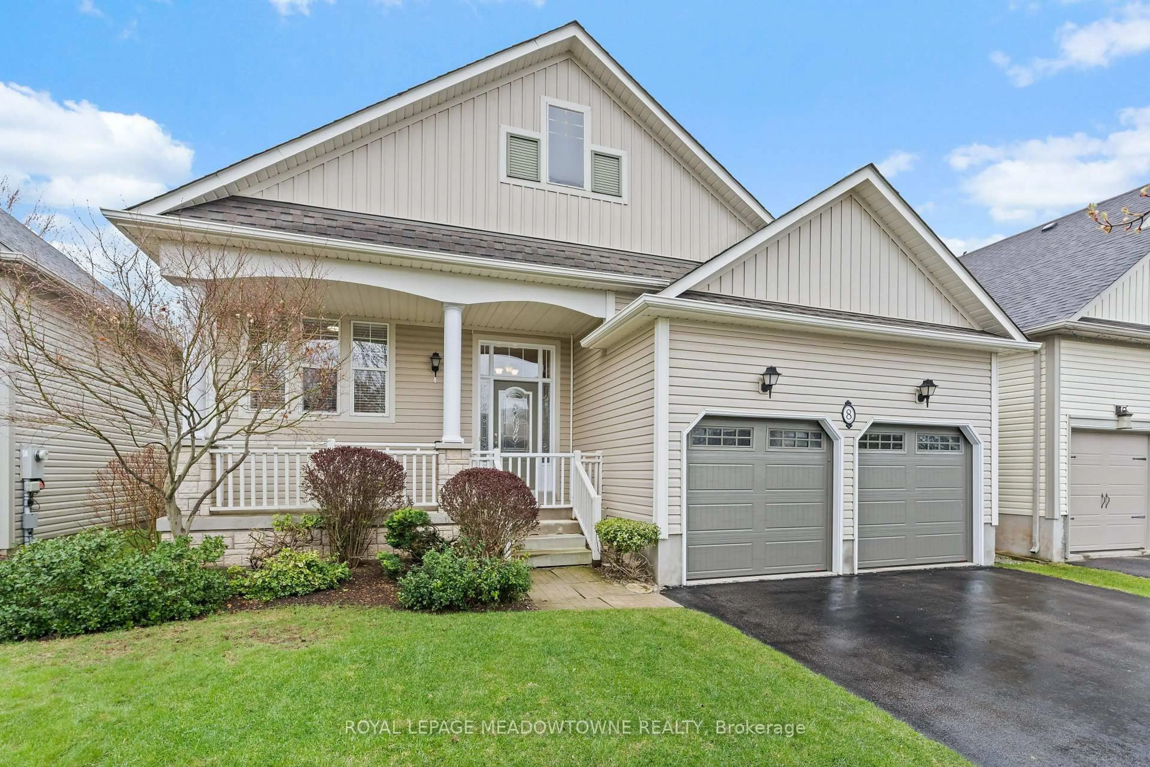 Home with vinyl exterior material, street for 8 Bonnette St, Halton Hills Ontario L7J 2Z9