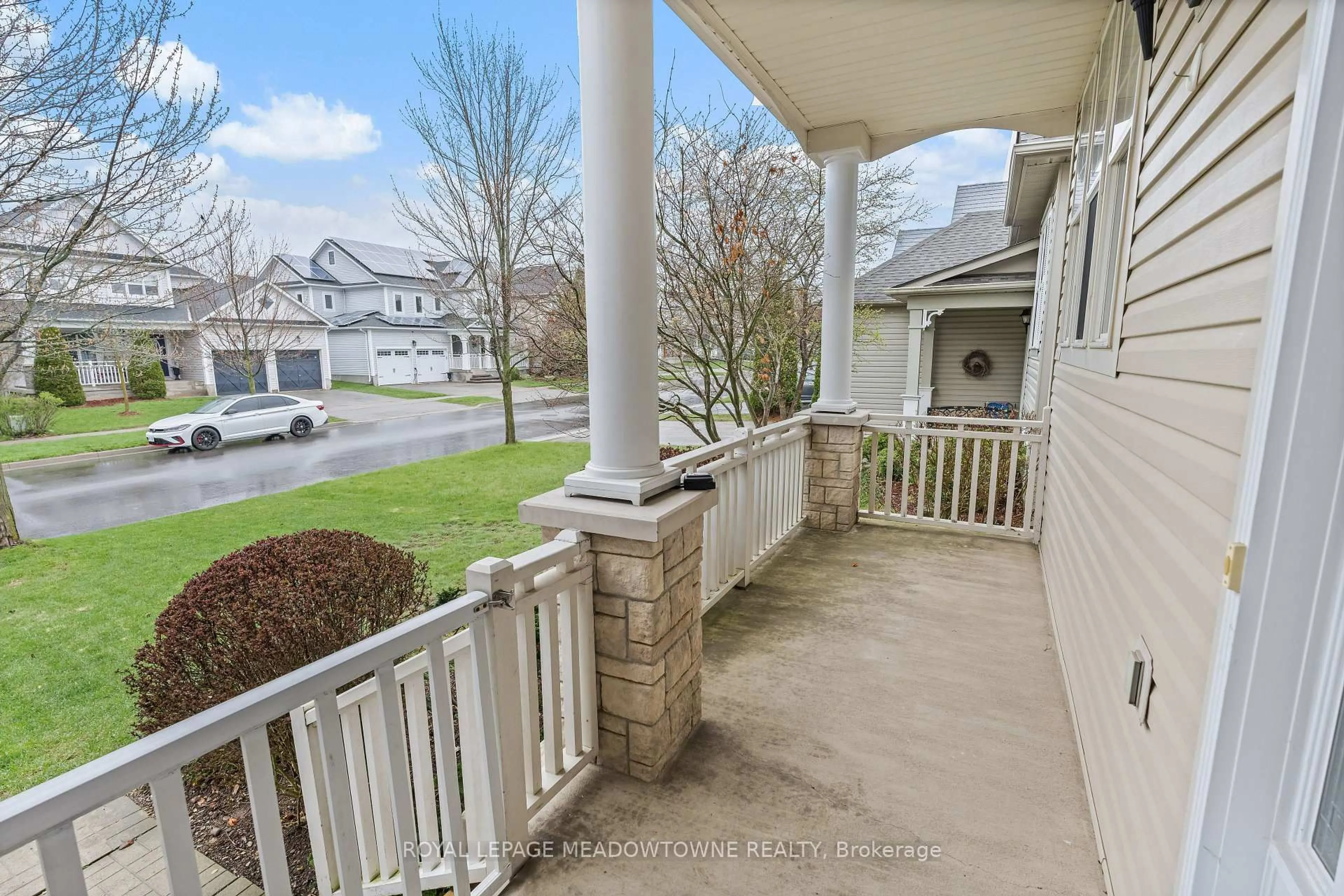 A pic from outside/outdoor area/front of a property/back of a property/a pic from drone, street for 8 Bonnette St, Halton Hills Ontario L7J 2Z9
