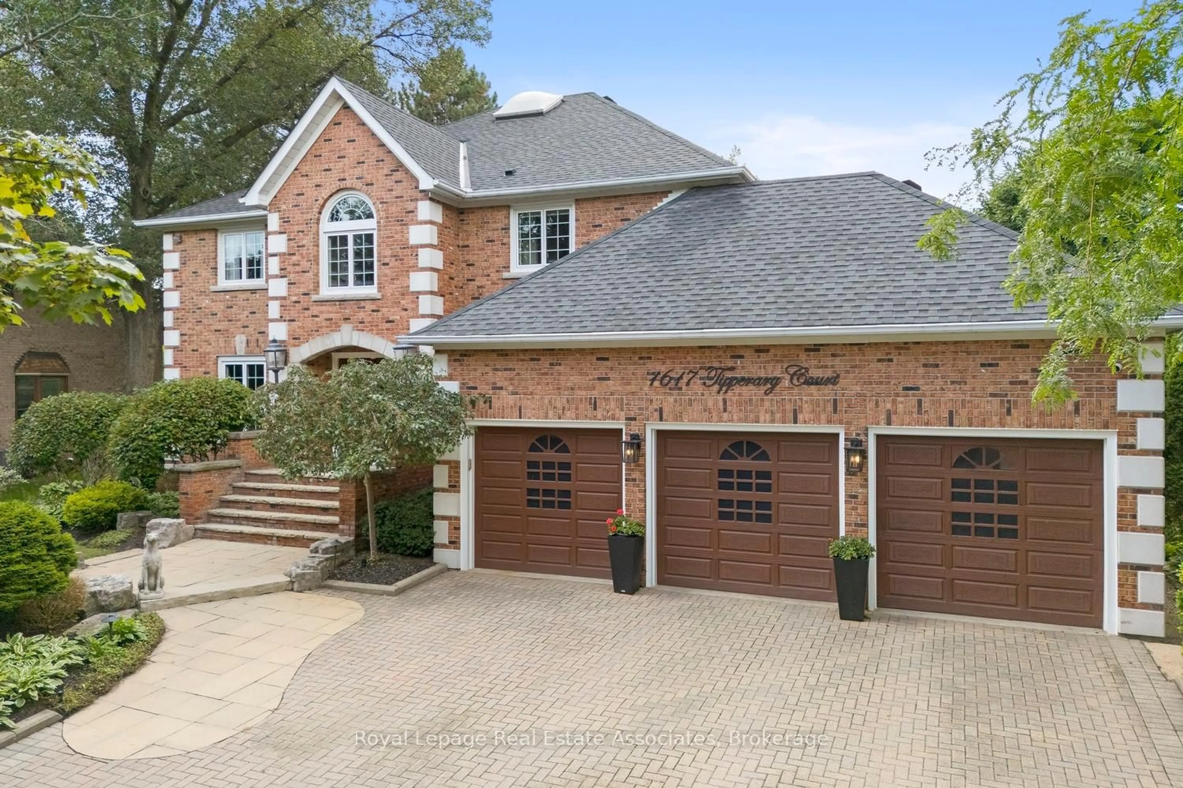 Home with brick exterior material, street for 1617 Tipperary Crt, Mississauga Ontario L5H 3Z5