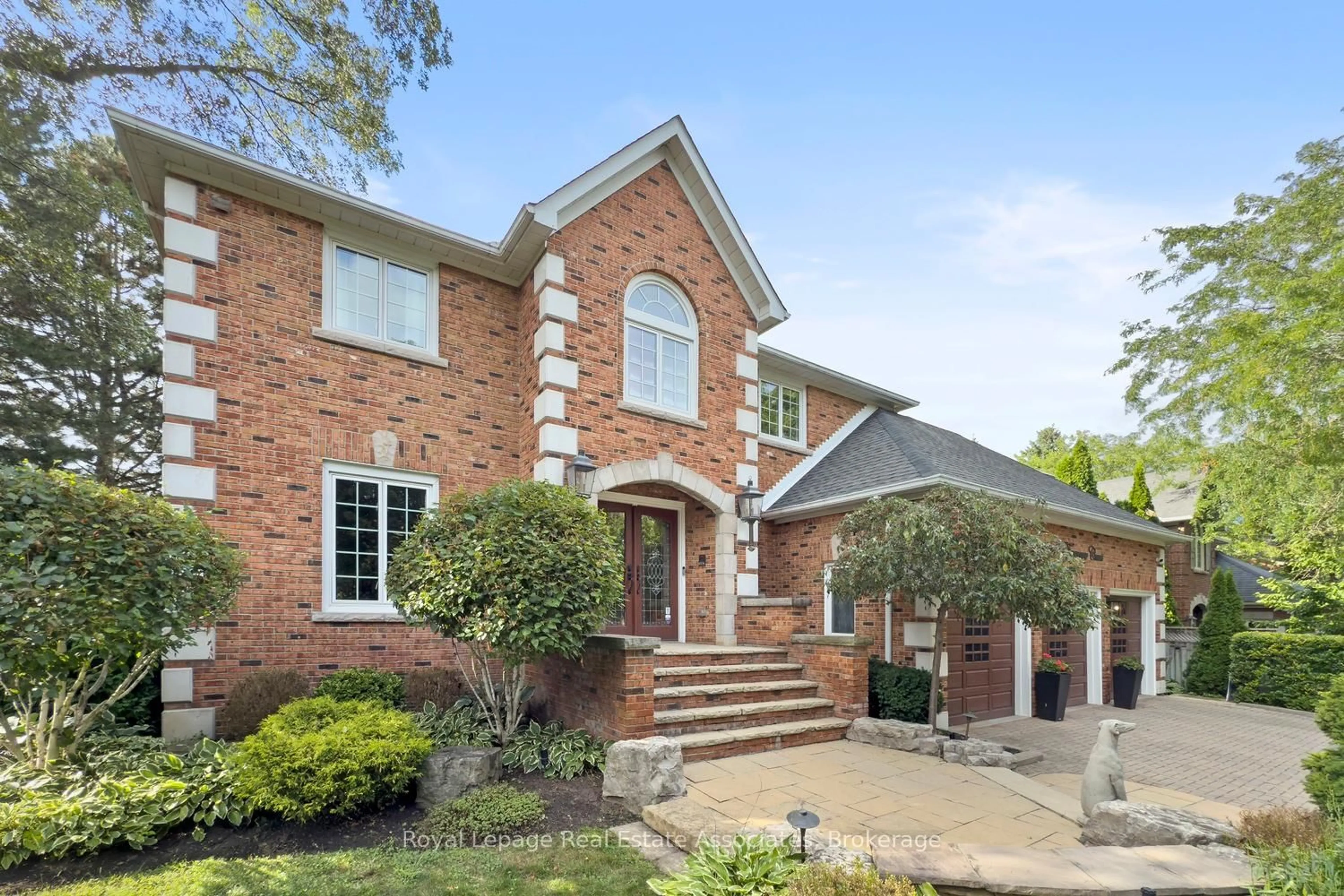 Home with brick exterior material, street for 1617 Tipperary Crt, Mississauga Ontario L5H 3Z5