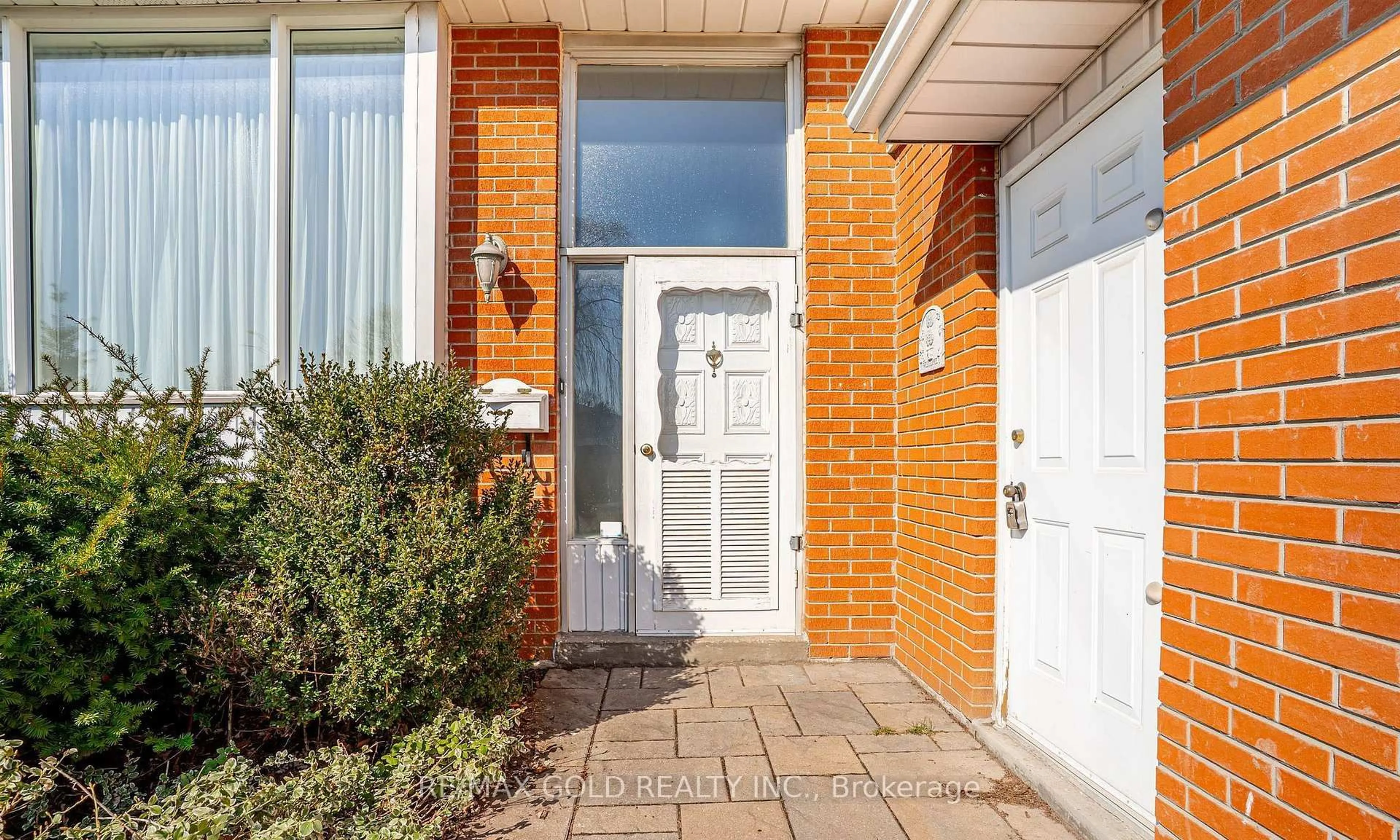 Home with brick exterior material, street for 34 Deerfield Cres, Brampton Ontario L6T 1K7