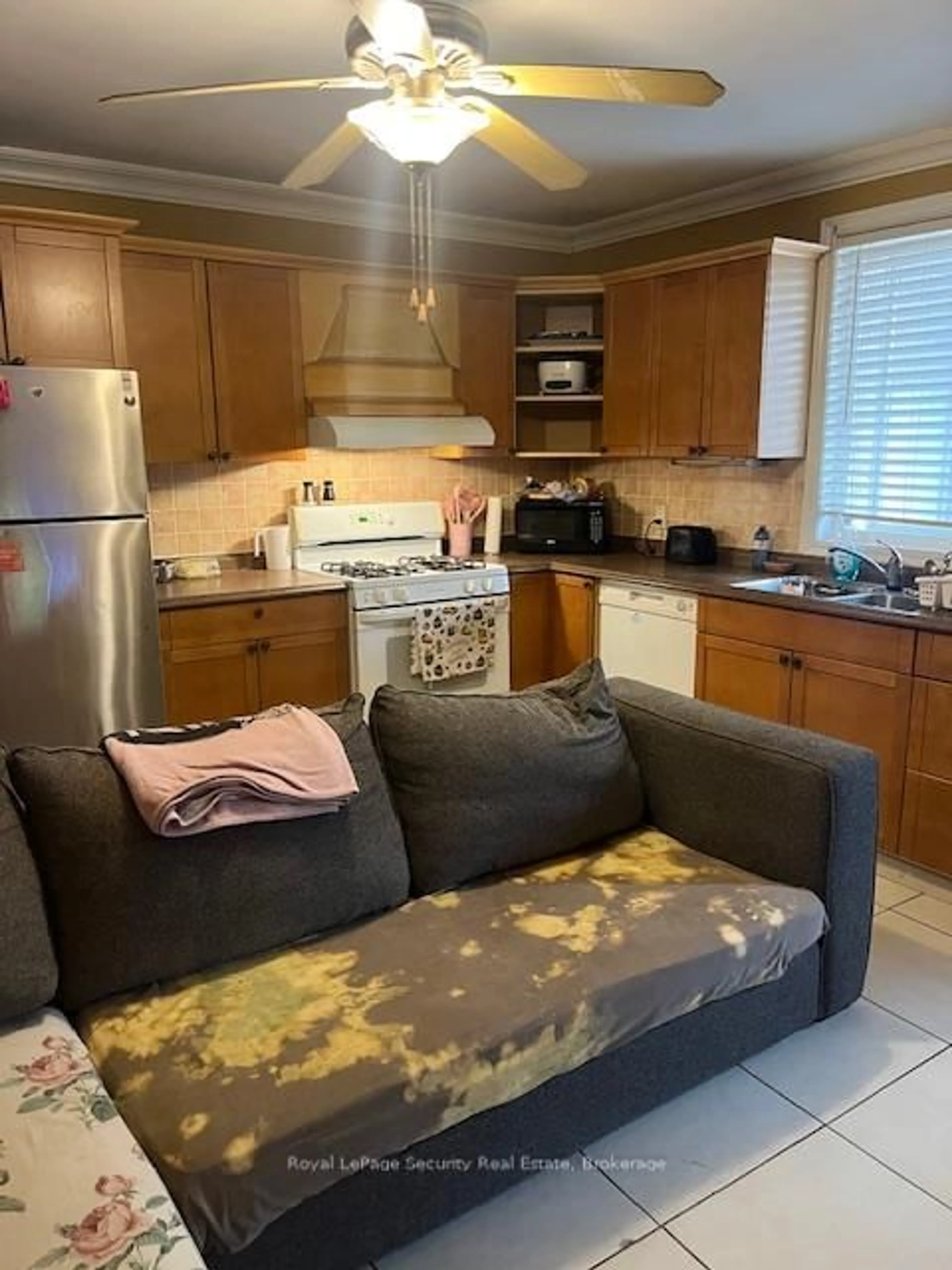 Unknown for 627 Caledonia Rd, Toronto Ontario M6E 4V7