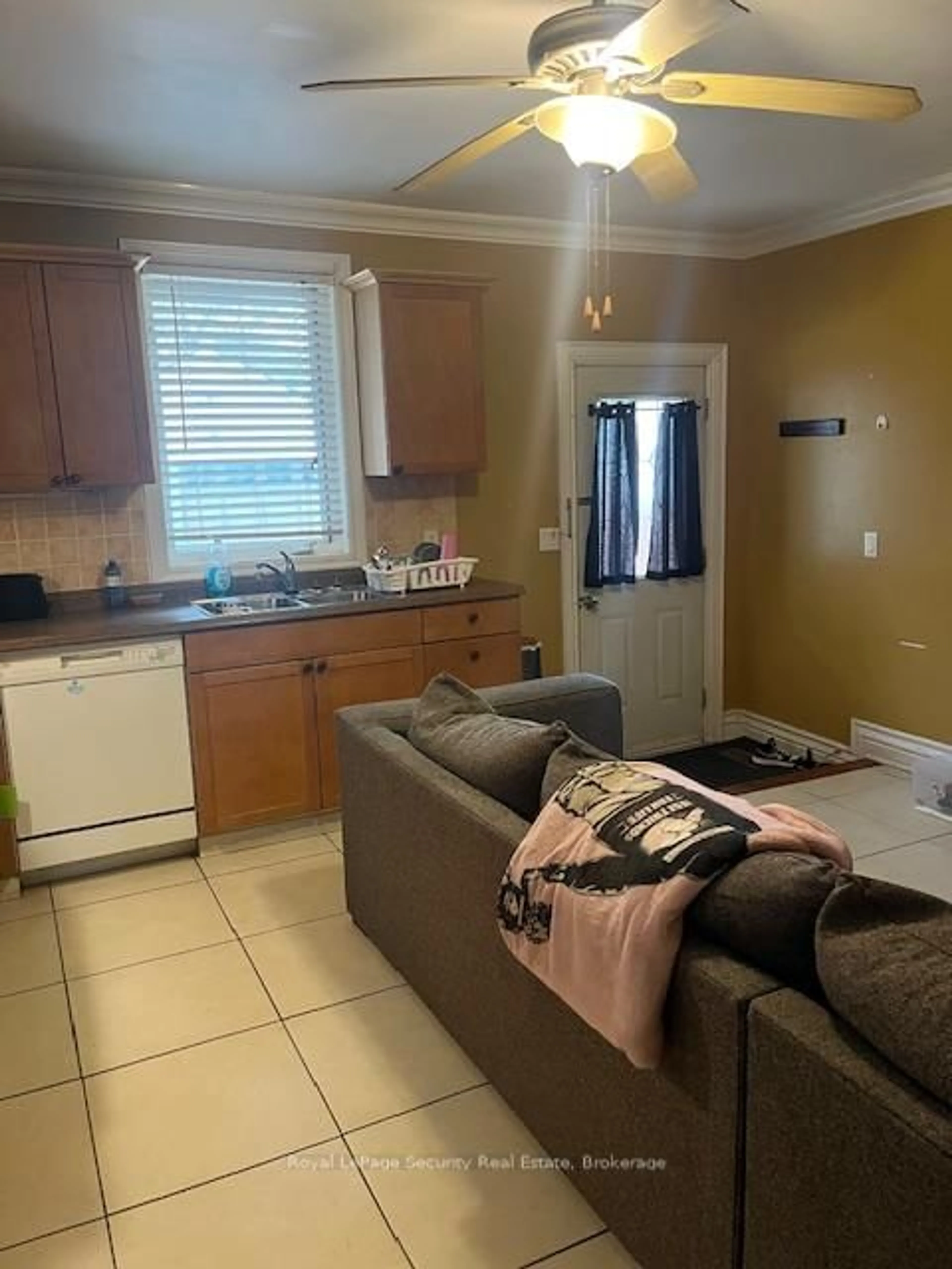 A pic of a room for 627 Caledonia Rd, Toronto Ontario M6E 4V7