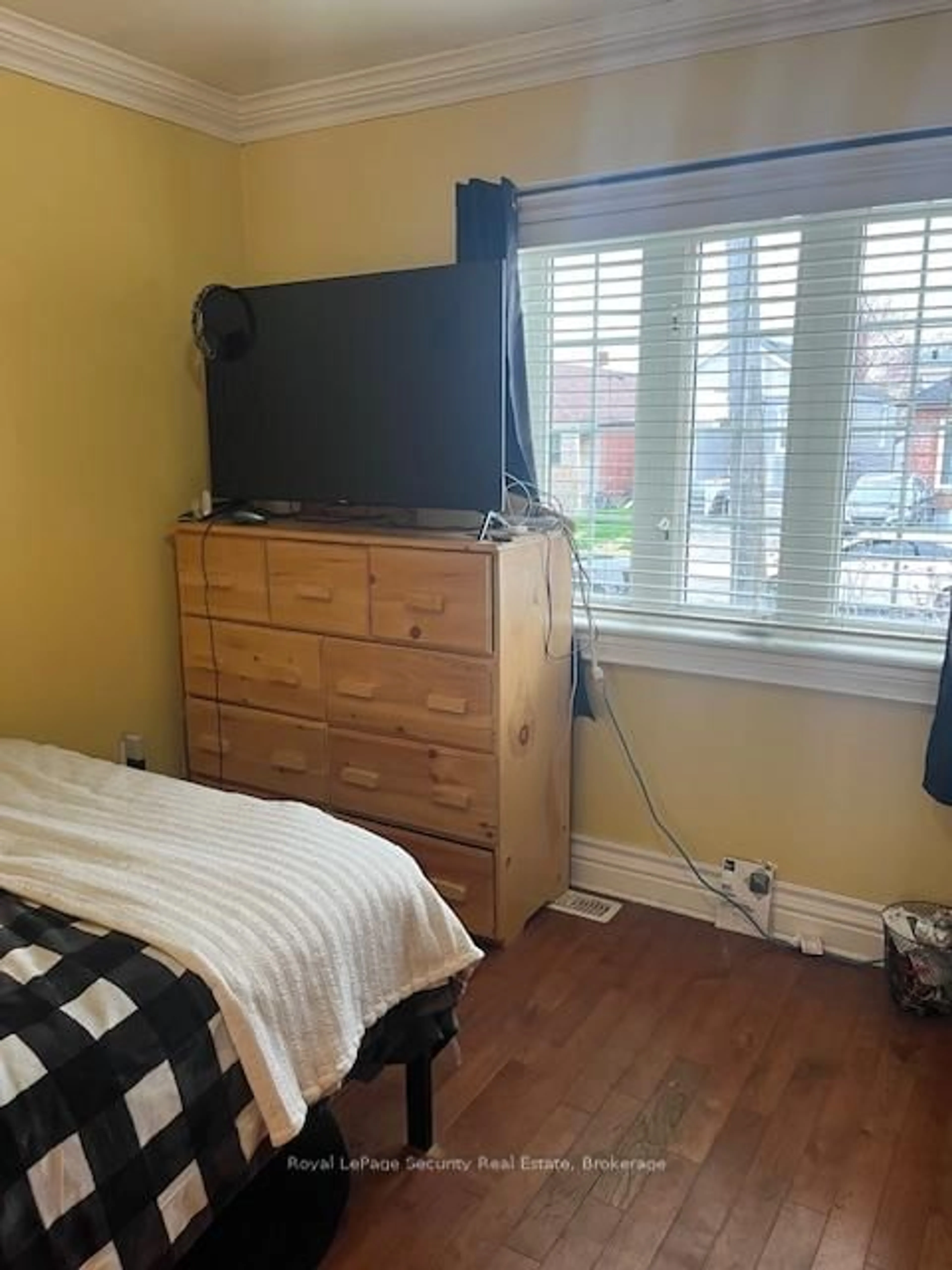 A pic of a room for 627 Caledonia Rd, Toronto Ontario M6E 4V7