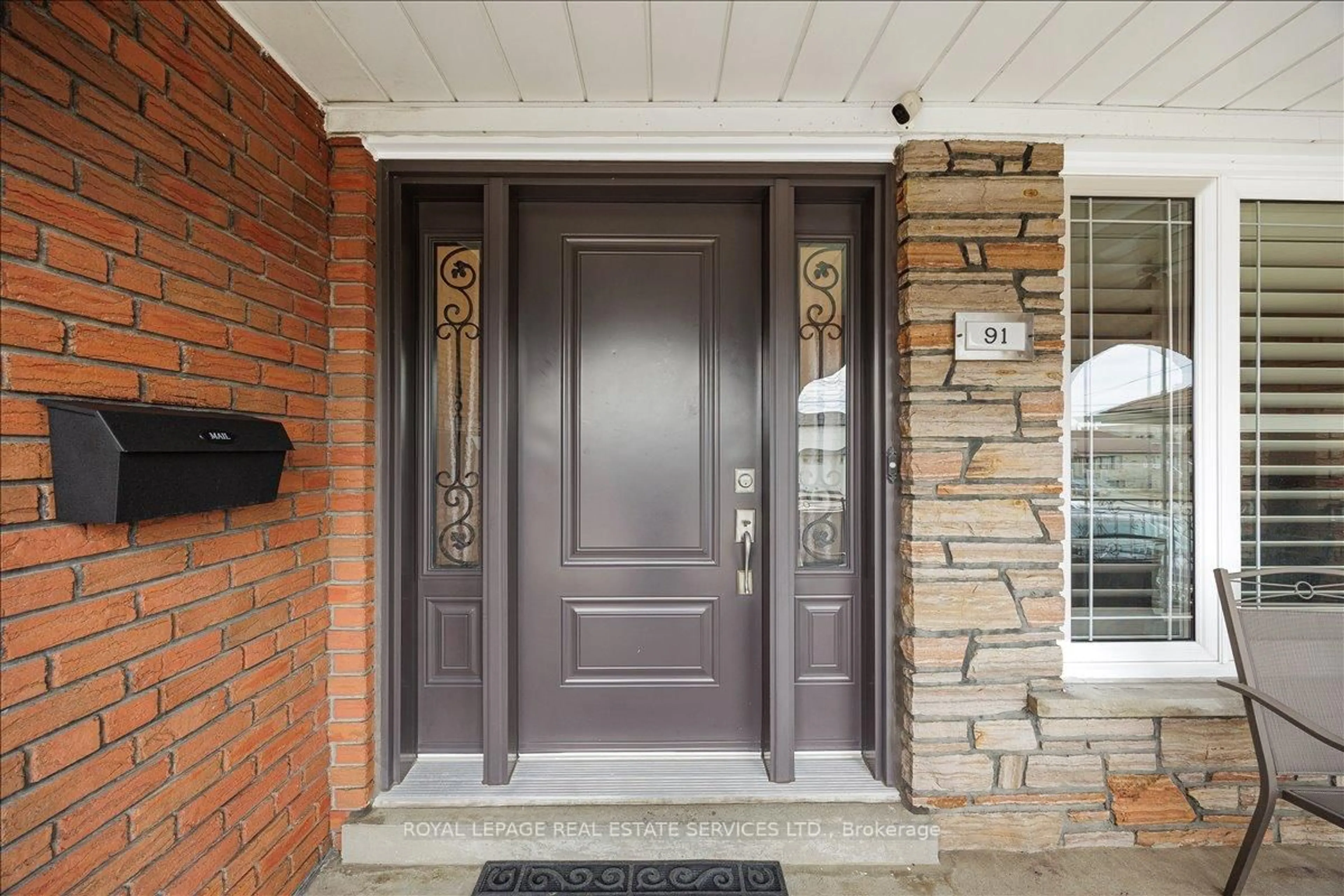 Indoor entryway for 91 Macleod St, Toronto Ontario M6L 2M8