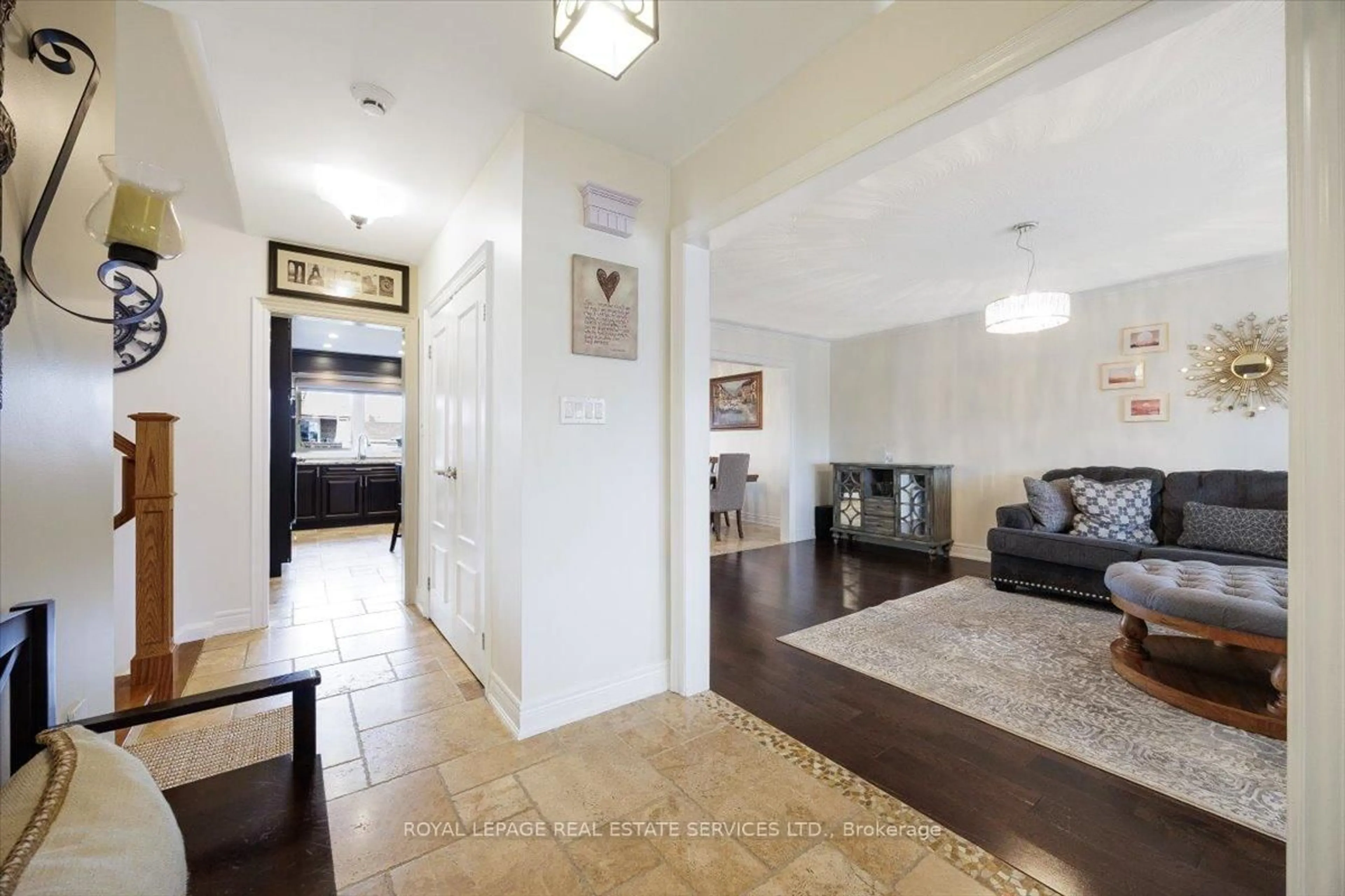 Indoor entryway for 91 Macleod St, Toronto Ontario M6L 2M8