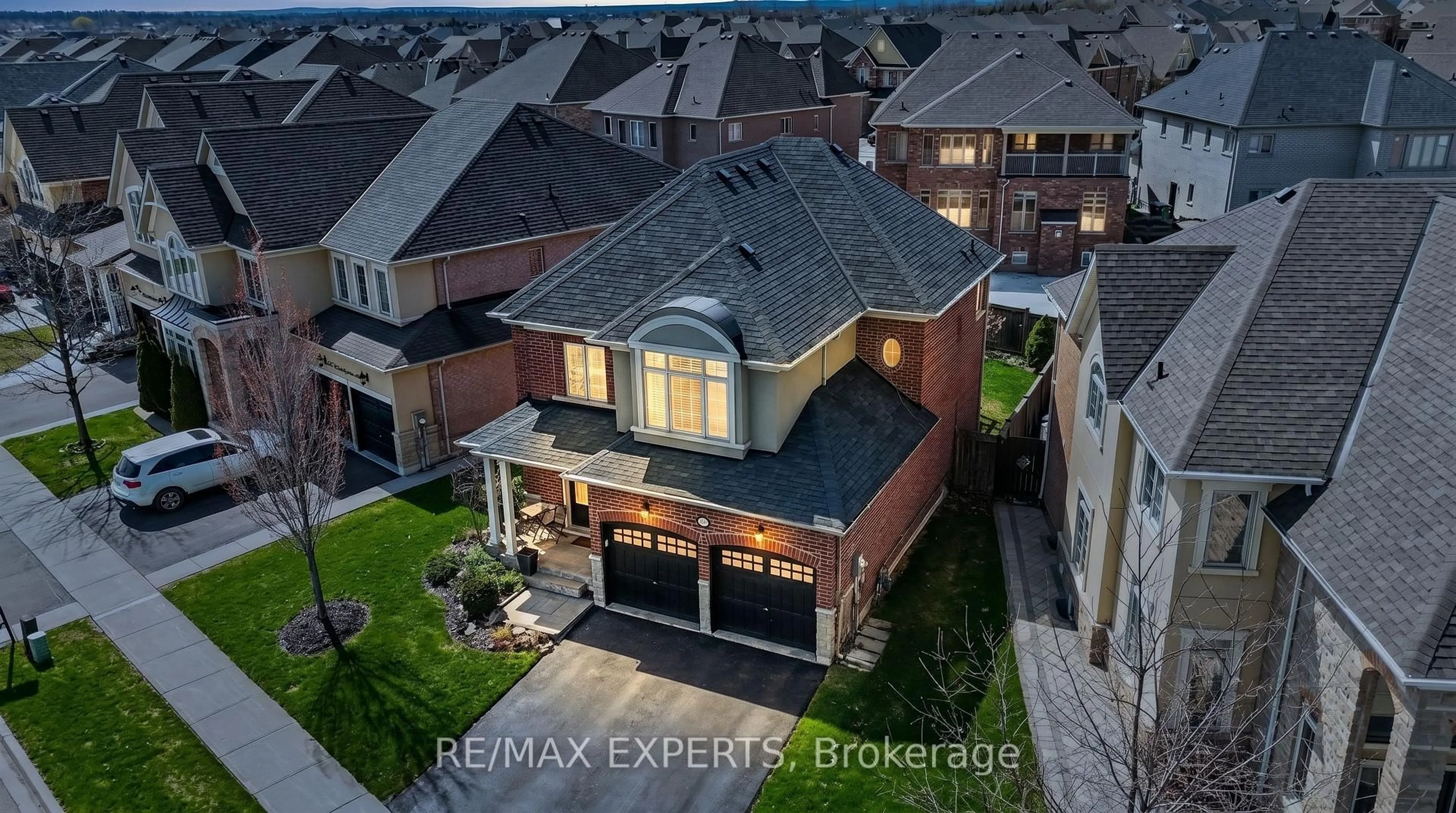 A pic from outside/outdoor area/front of a property/back of a property/a pic from drone, street for 30 Cedarholme Ave, Caledon Ontario L7C 3S9