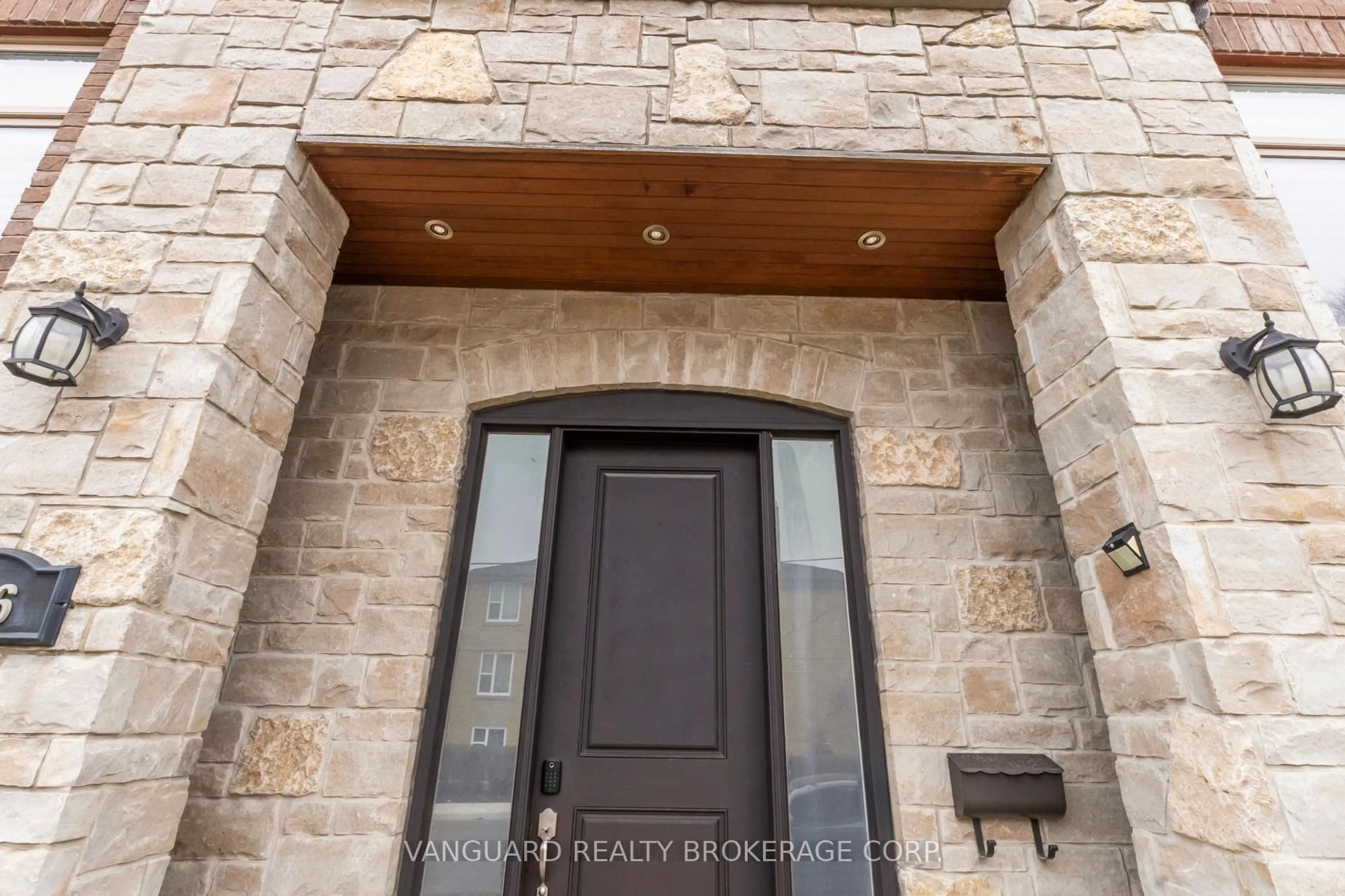 Indoor entryway for 106 St. George St, Toronto Ontario M8Z 3Y7