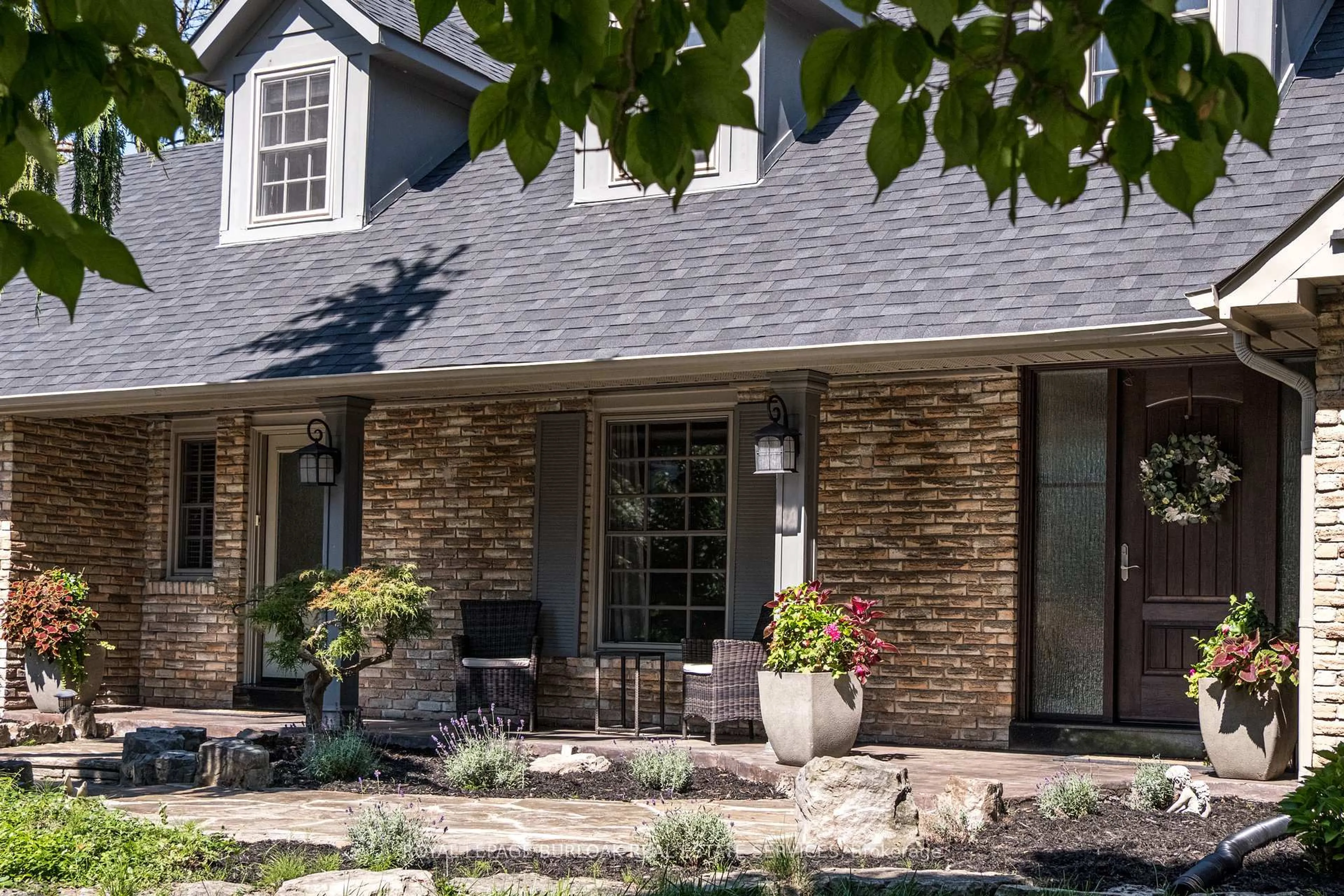 Home with brick exterior material, street for 1577 Old Spar Crt, Mississauga Ontario L5J 1B4