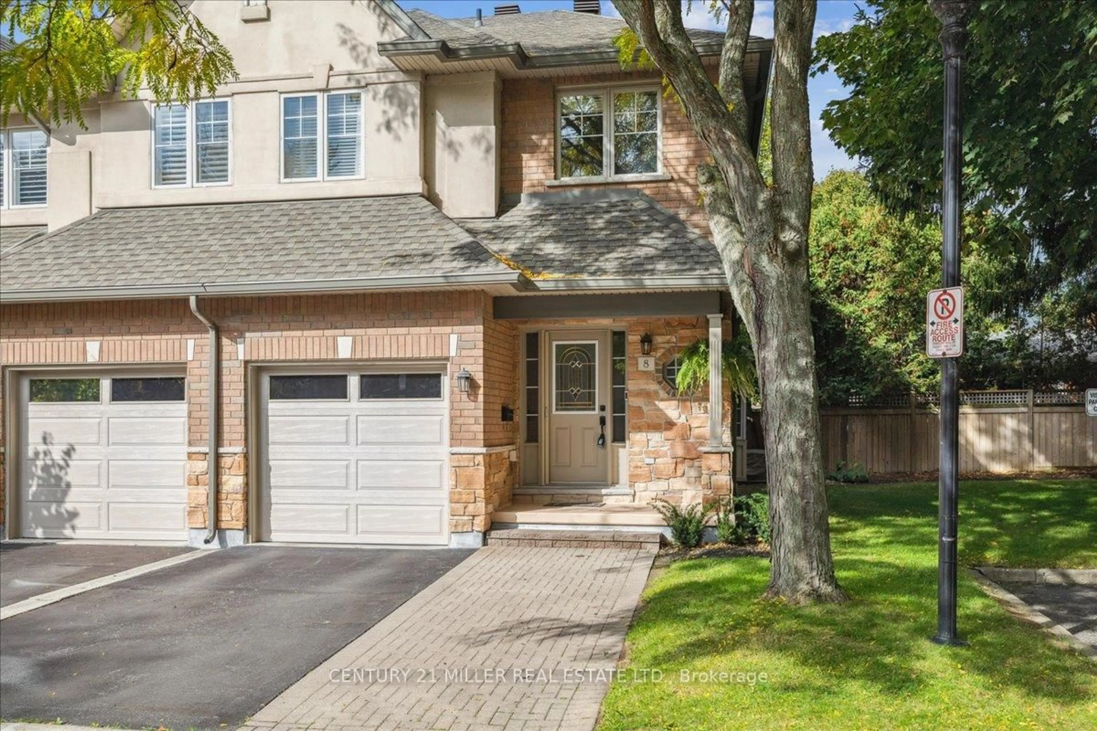 Home with brick exterior material, street for 1019 North Shore Blvd #8, Burlington Ontario L7T 1X8