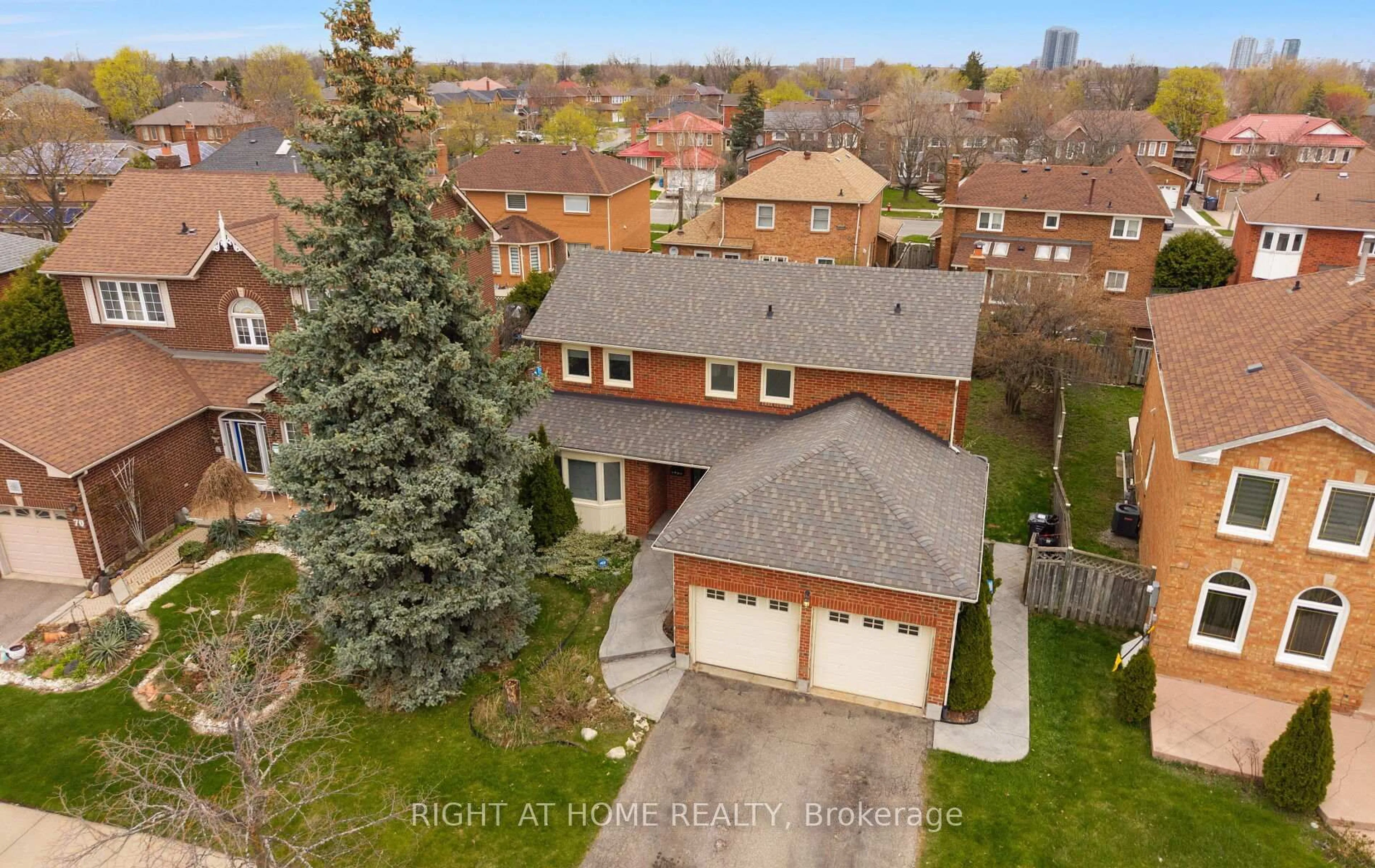 A pic from outside/outdoor area/front of a property/back of a property/a pic from drone, street for 72 Brydon Cres, Brampton Ontario L6X 3E5