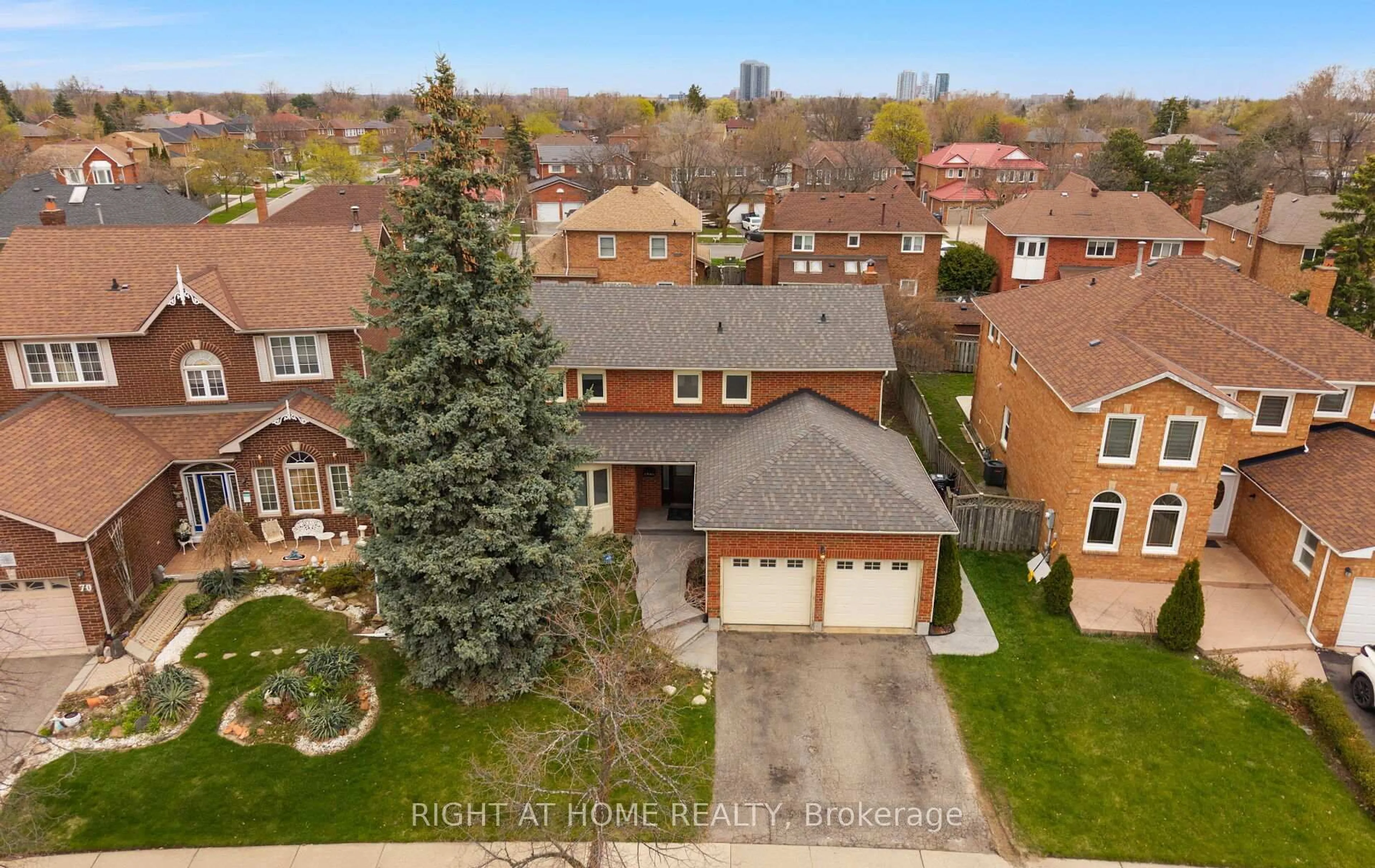 A pic from outside/outdoor area/front of a property/back of a property/a pic from drone, street for 72 Brydon Cres, Brampton Ontario L6X 3E5