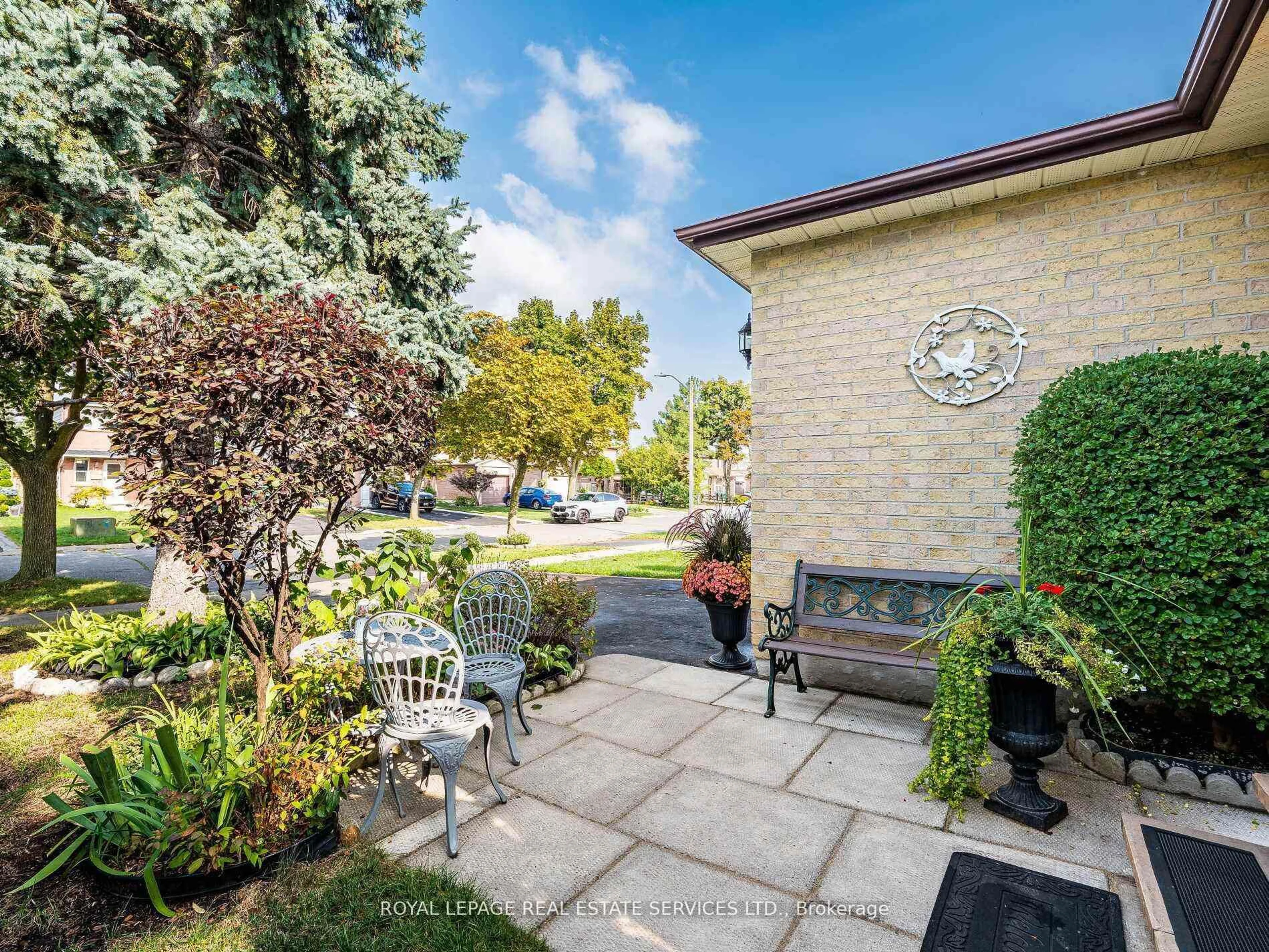 Patio, street for 77 Martindale Cres, Brampton Ontario L6X 2T8