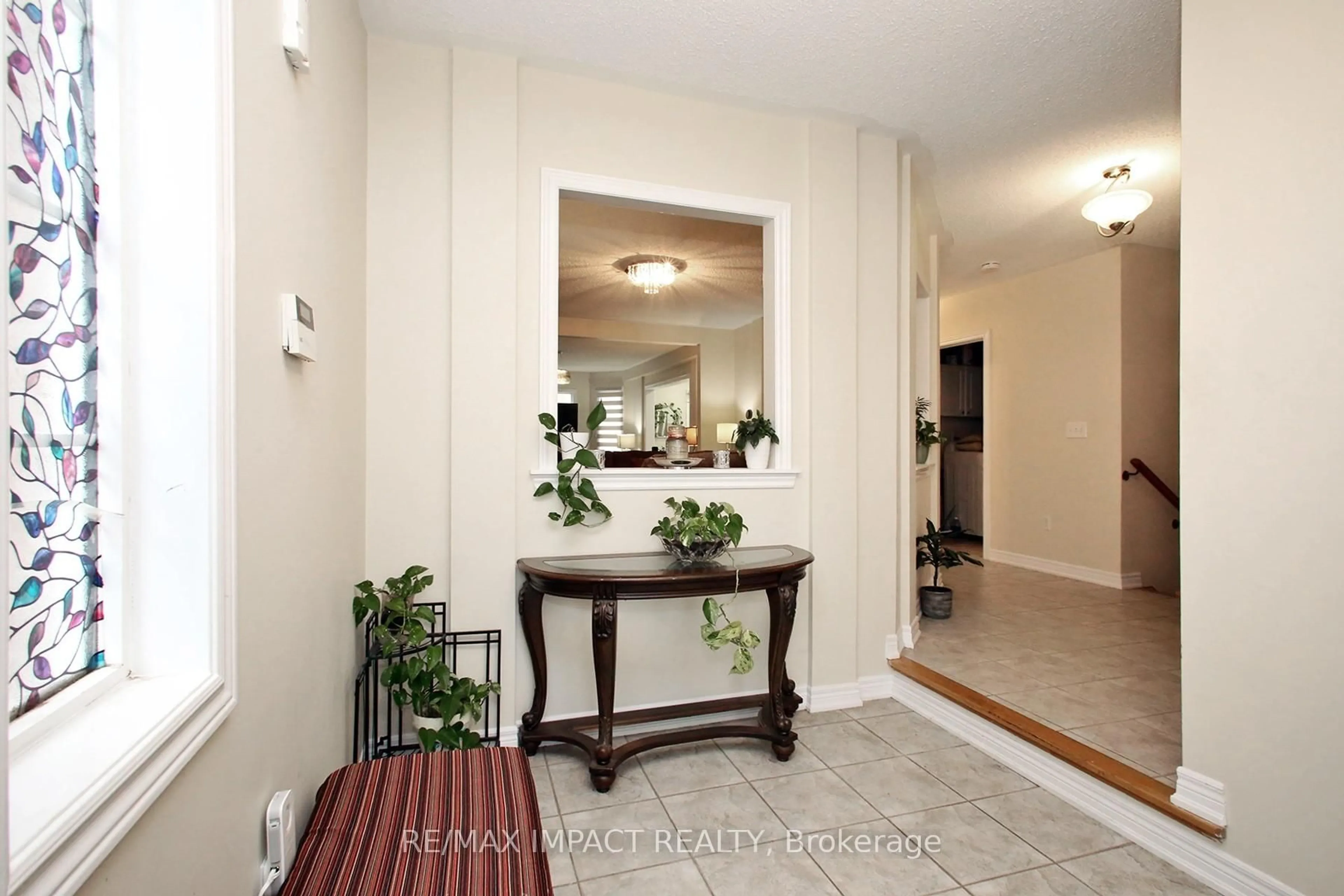 Indoor entryway for 7303 Lantern Fly Hllw, Mississauga Ontario L5W 1K3