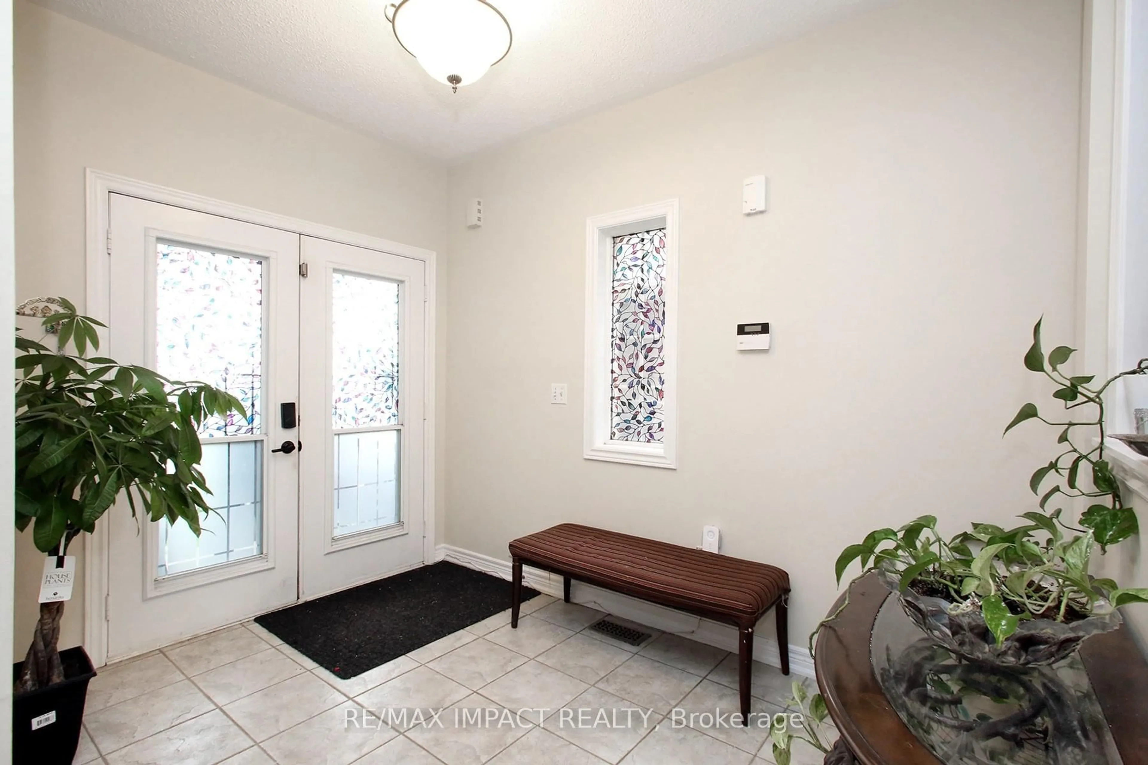 Indoor entryway for 7303 Lantern Fly Hllw, Mississauga Ontario L5W 1K3
