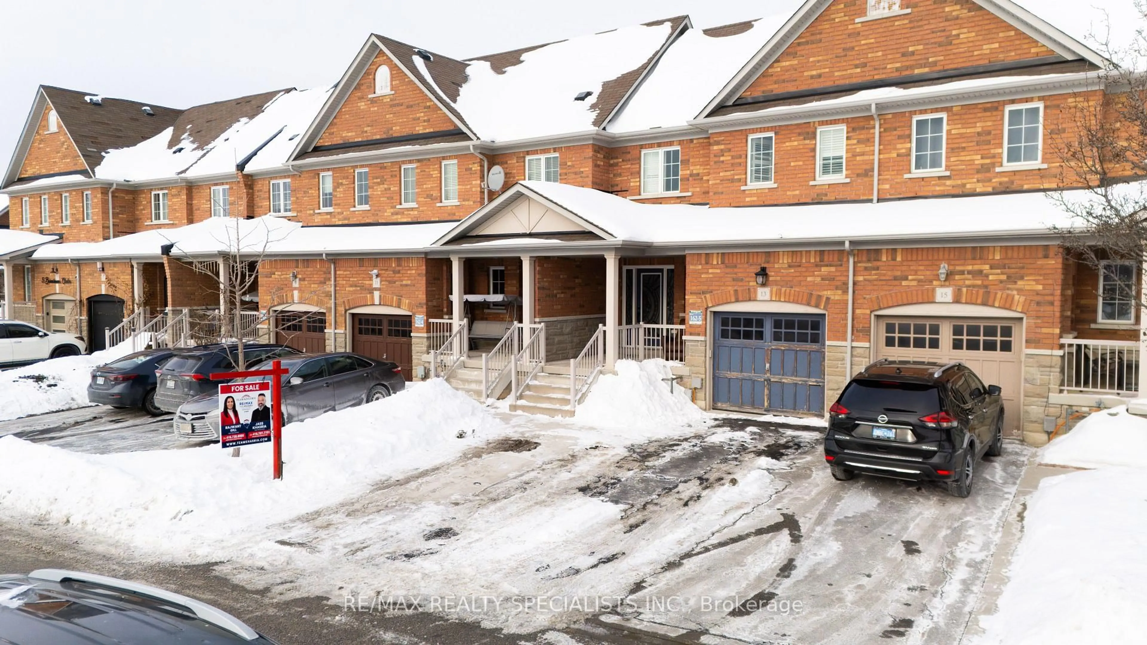 Indoor foyer for 13 Burnstown Circ, Brampton Ontario L6P 3M1