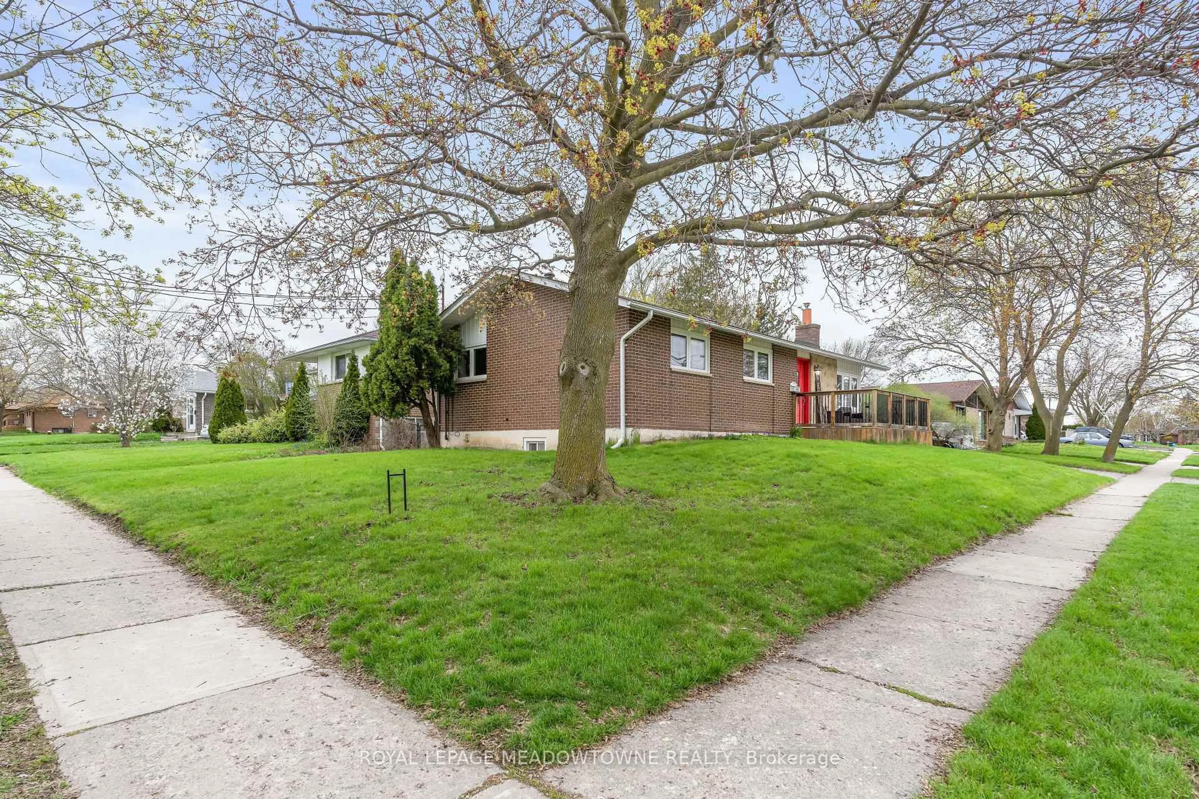 Patio, street for 24 Gower Rd, Halton Hills Ontario L7G 1E5