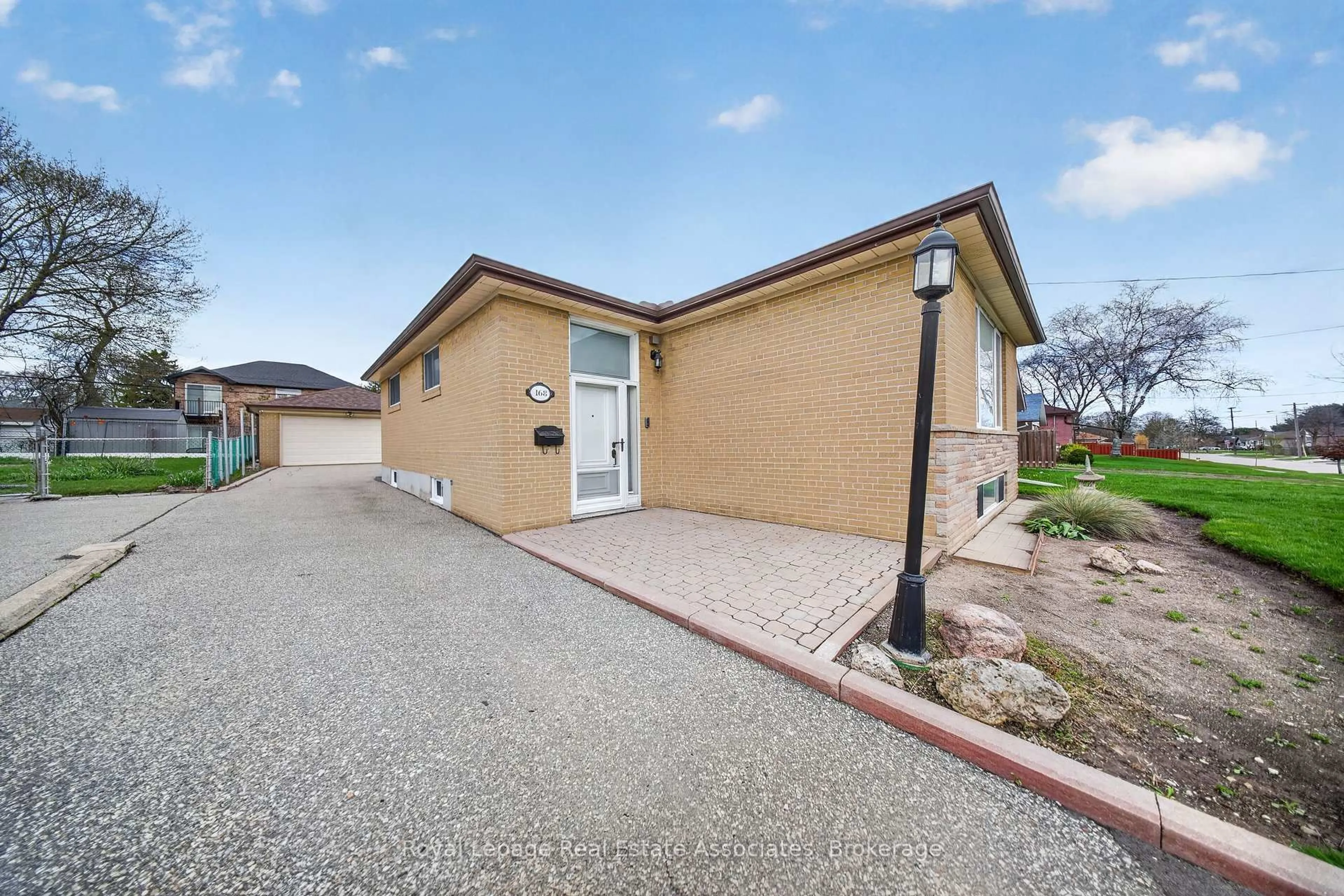 A pic from outside/outdoor area/front of a property/back of a property/a pic from drone, street for 168 Taysham Cres, Toronto Ontario M9V 1X5