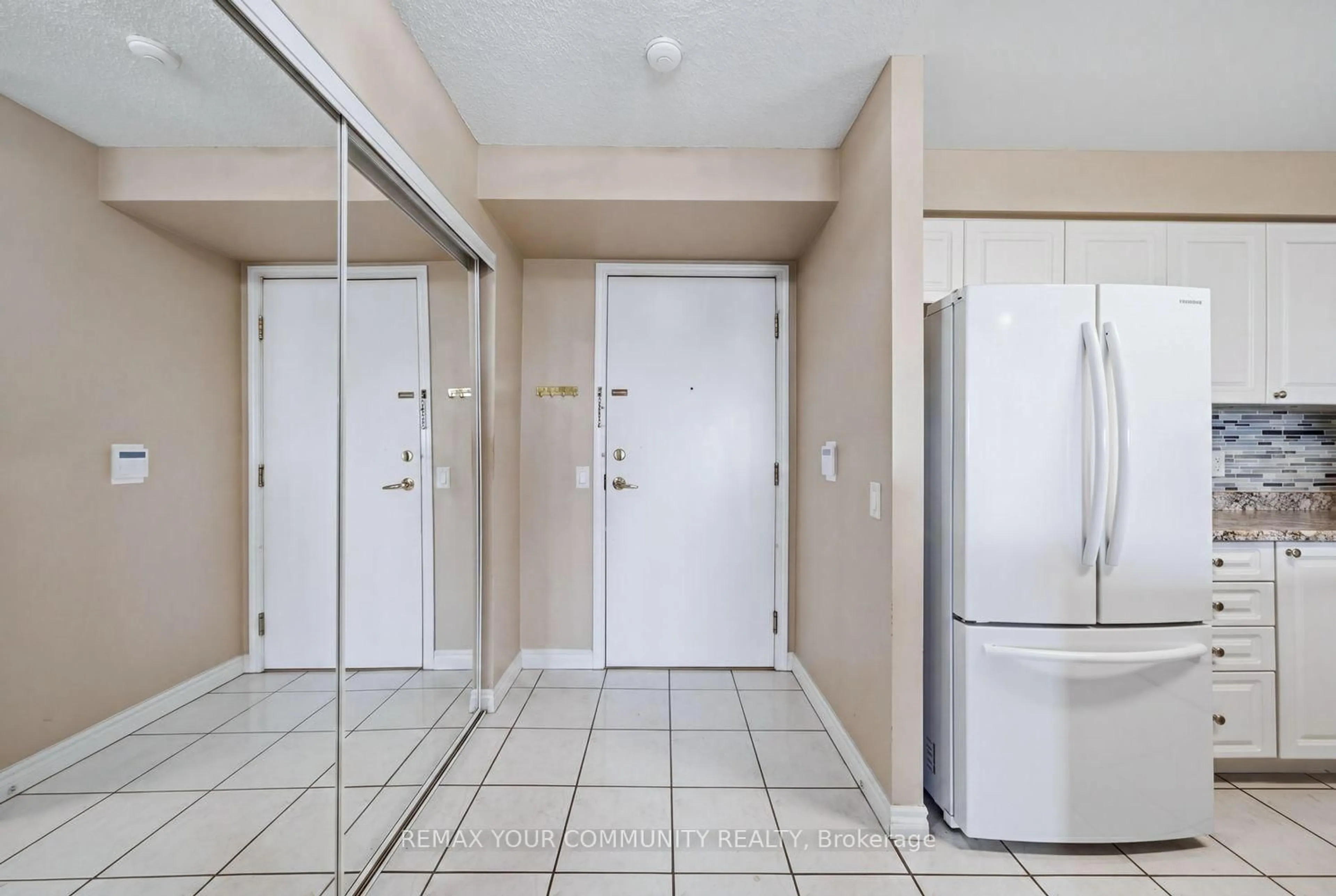 Unknown for 25 Kingsbridge Garden Circ #1116, Mississauga Ontario L5R 4B1