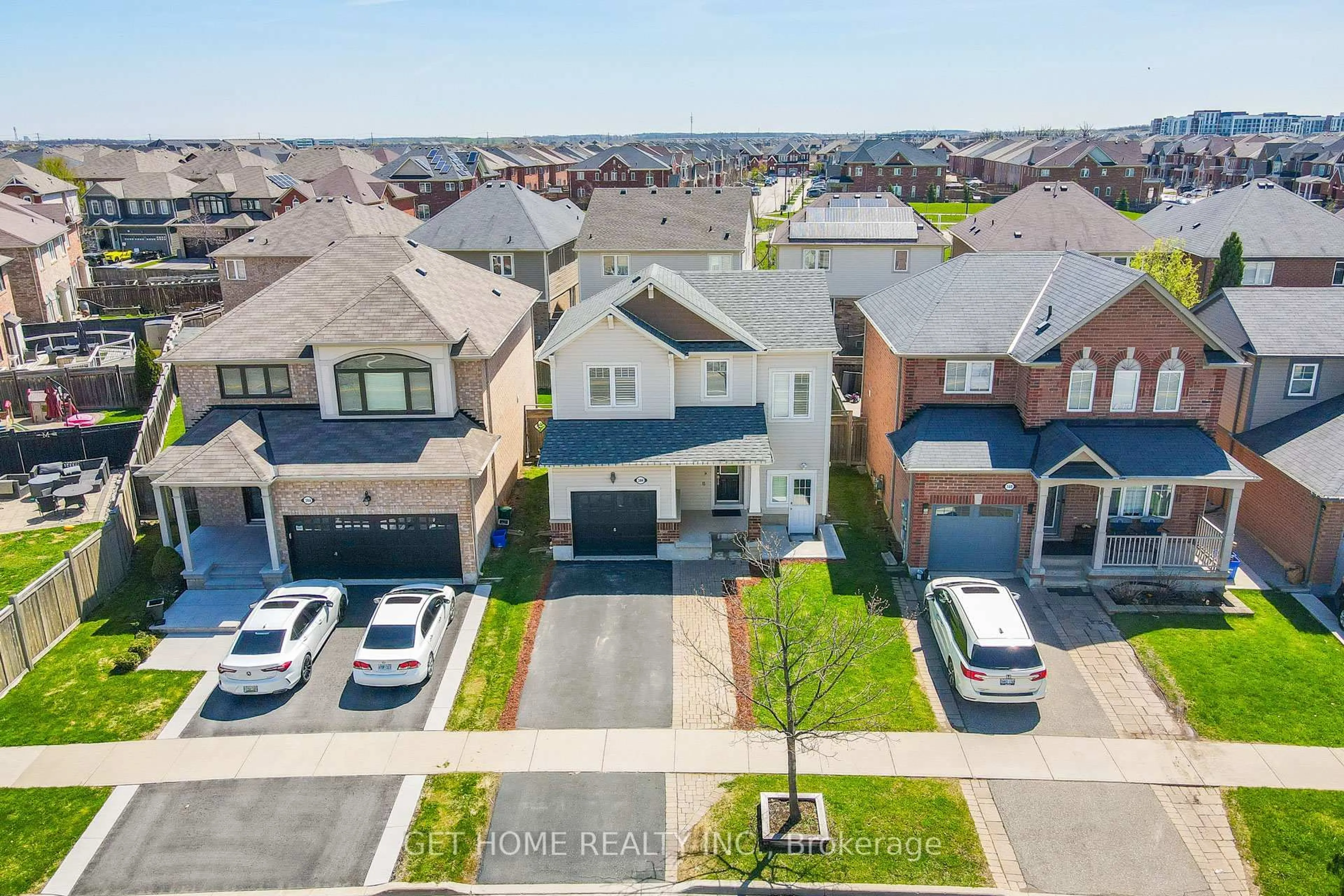 A pic from outside/outdoor area/front of a property/back of a property/a pic from drone, street for 384 Dymott Ave, Milton Ontario L9T 7T9