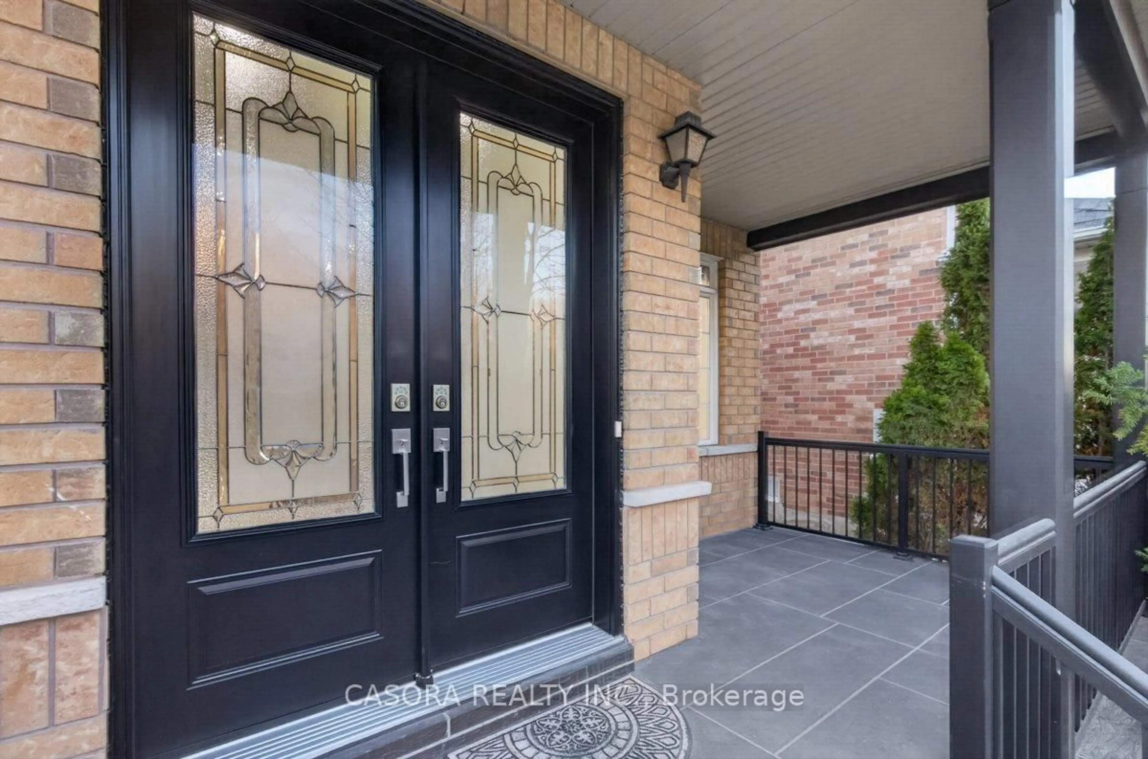 Indoor entryway for 1017 Woodward Ave, Milton Ontario L9T 5Y2