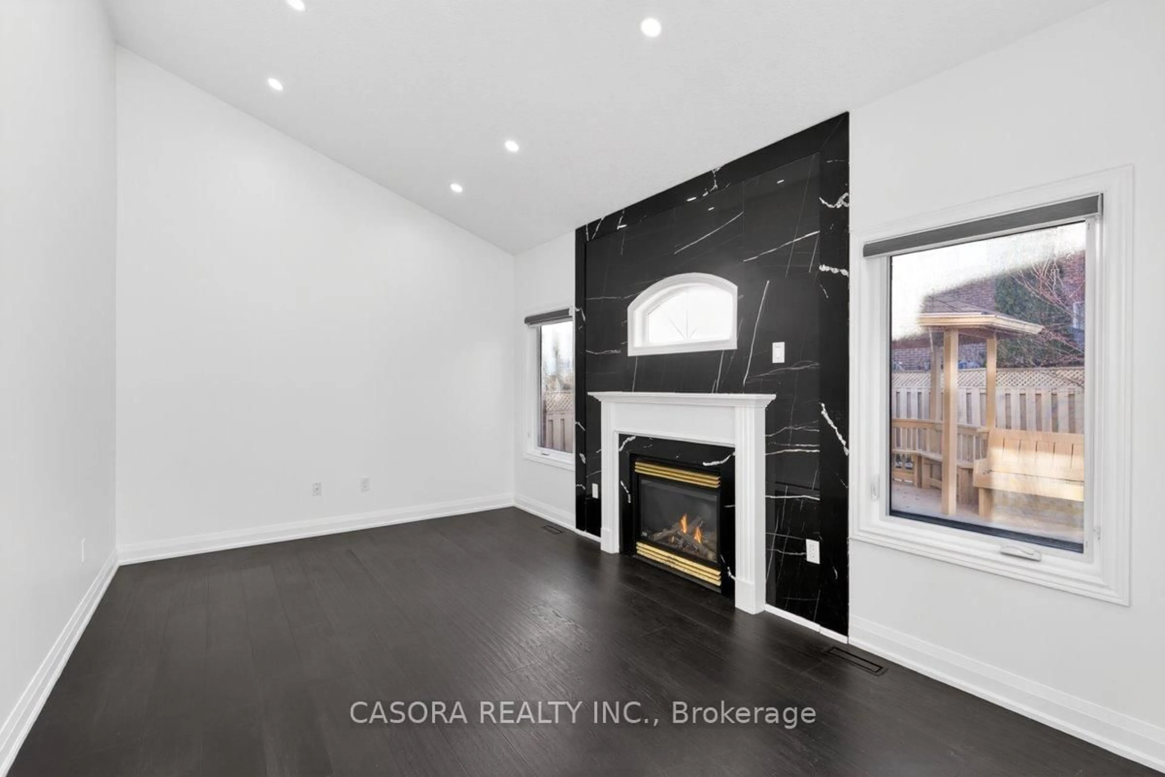 Indoor entryway for 1017 Woodward Ave, Milton Ontario L9T 5Y2