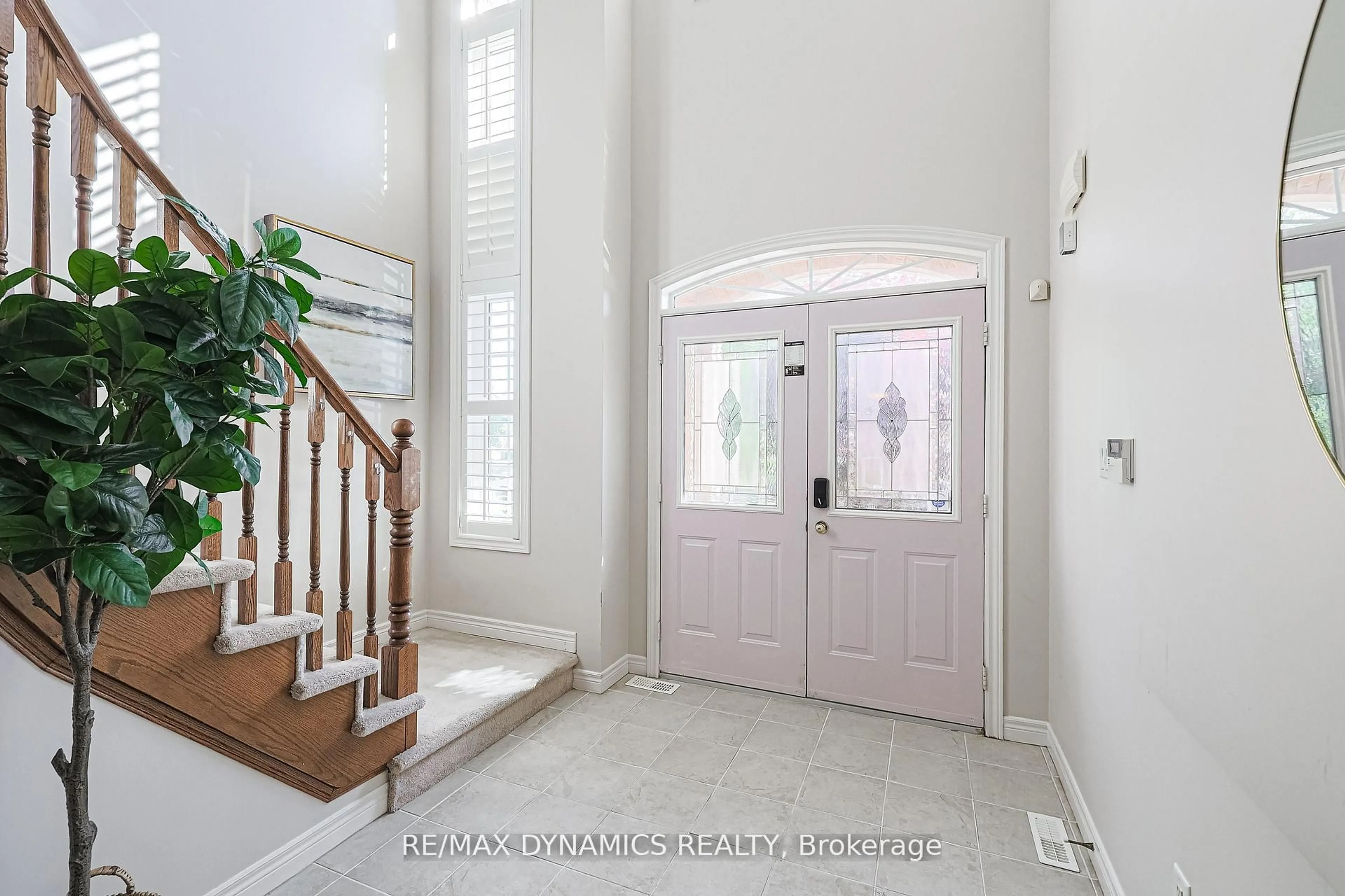 Indoor entryway for 2381 GRAND OAK Tr, Oakville Ontario L6M 4V4