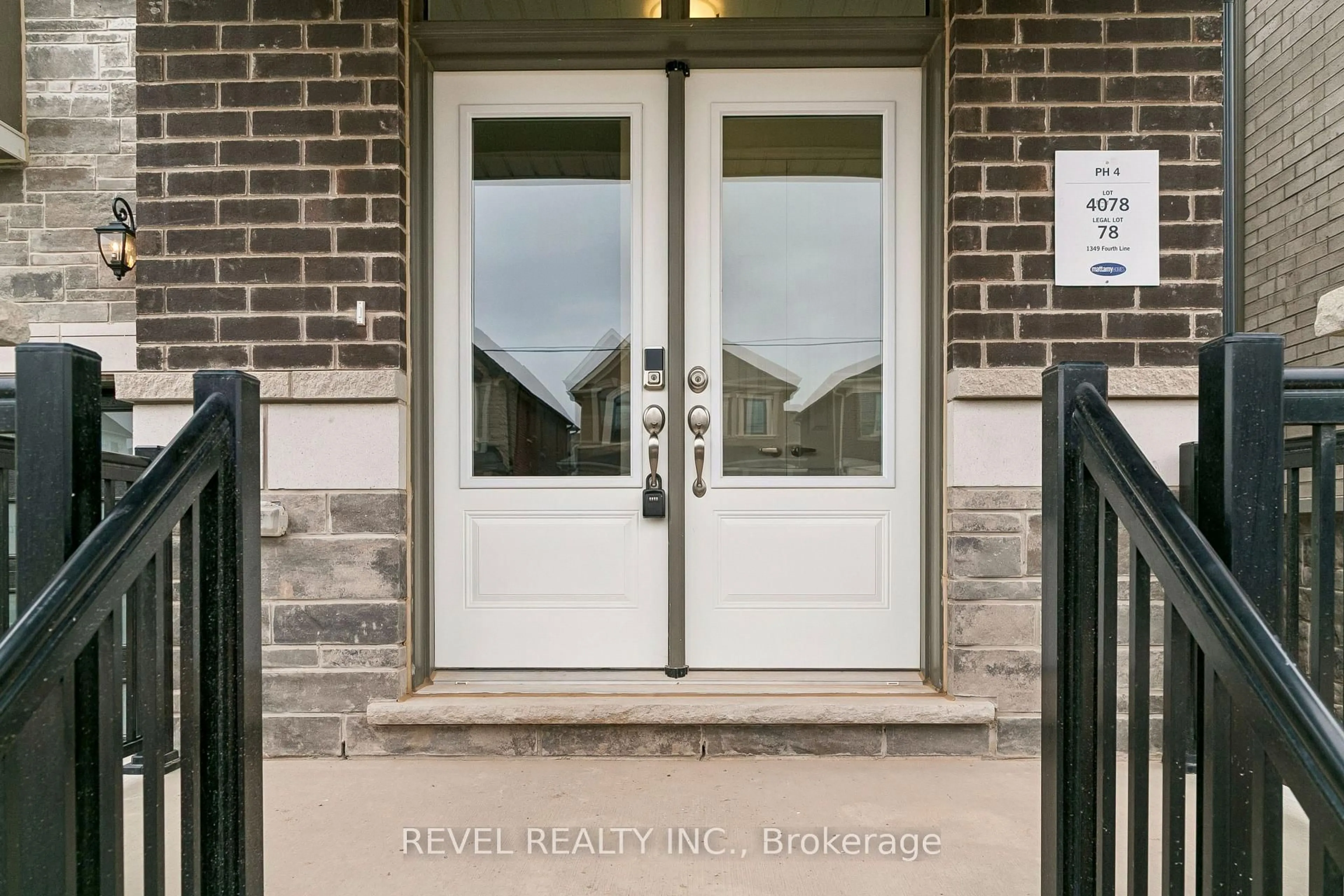 Indoor entryway for 1349 Fourth Line, Milton Ontario L9E 2J7