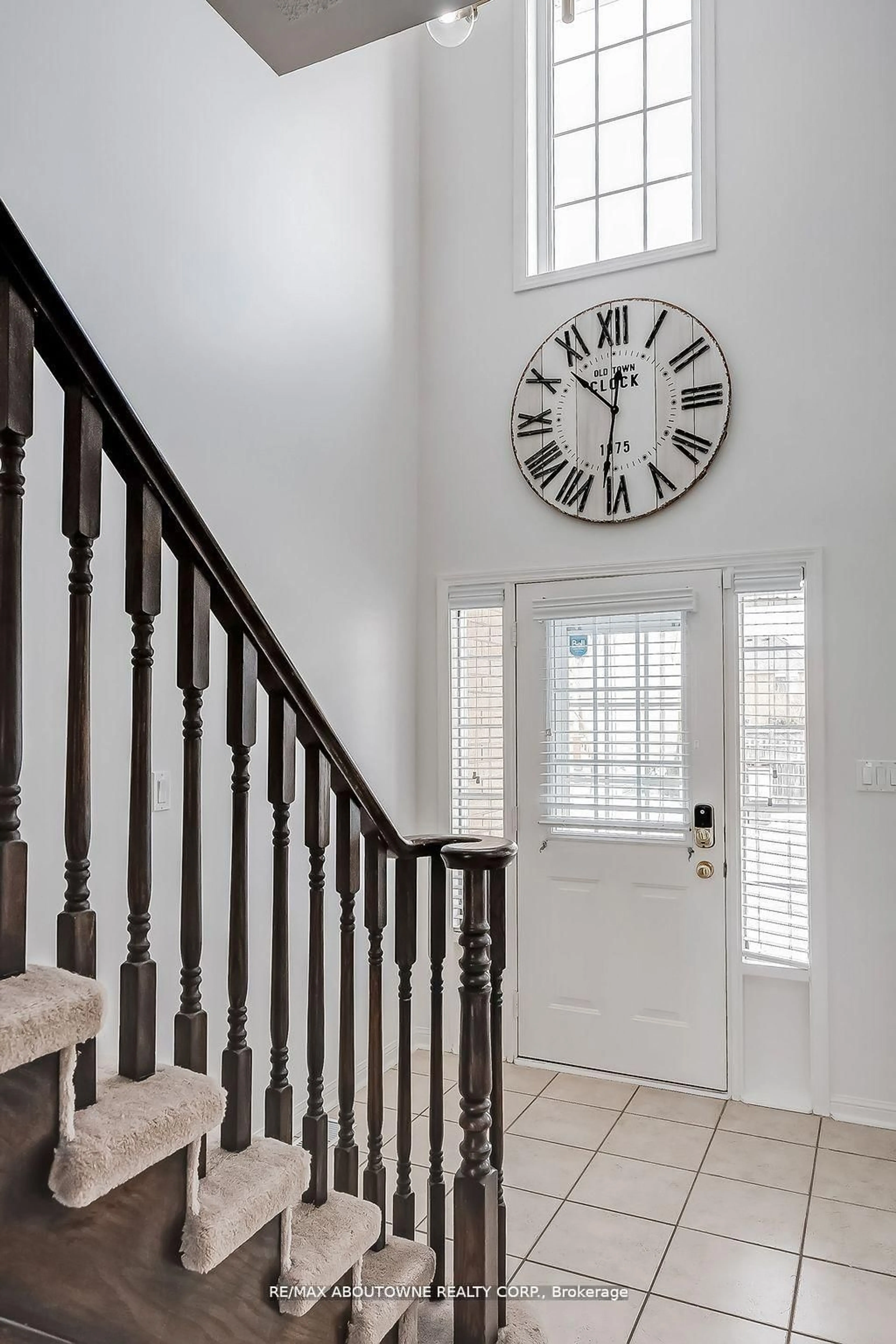 Indoor entryway for 599 Caverhill Cres, Milton Ontario L9T 5K1