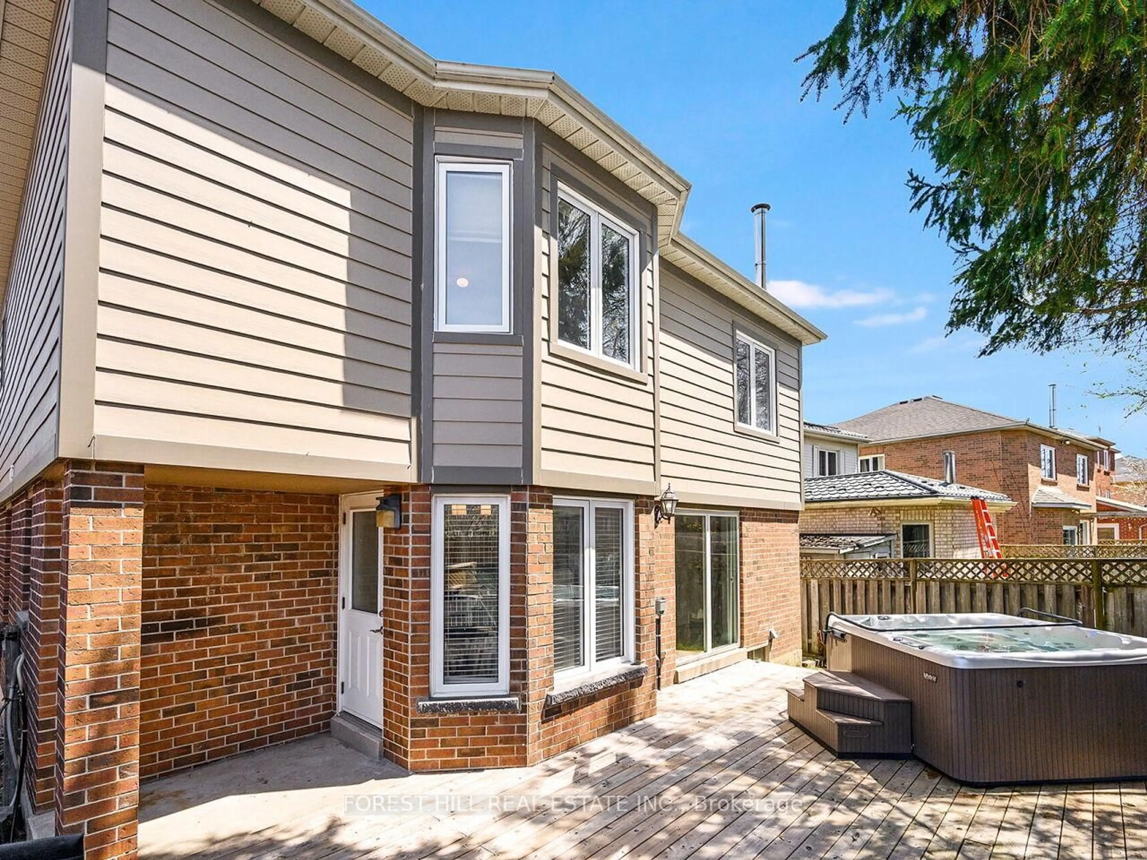 Home with brick exterior material, street for 4076 Colonial Dr, Mississauga Ontario L5L 4K1