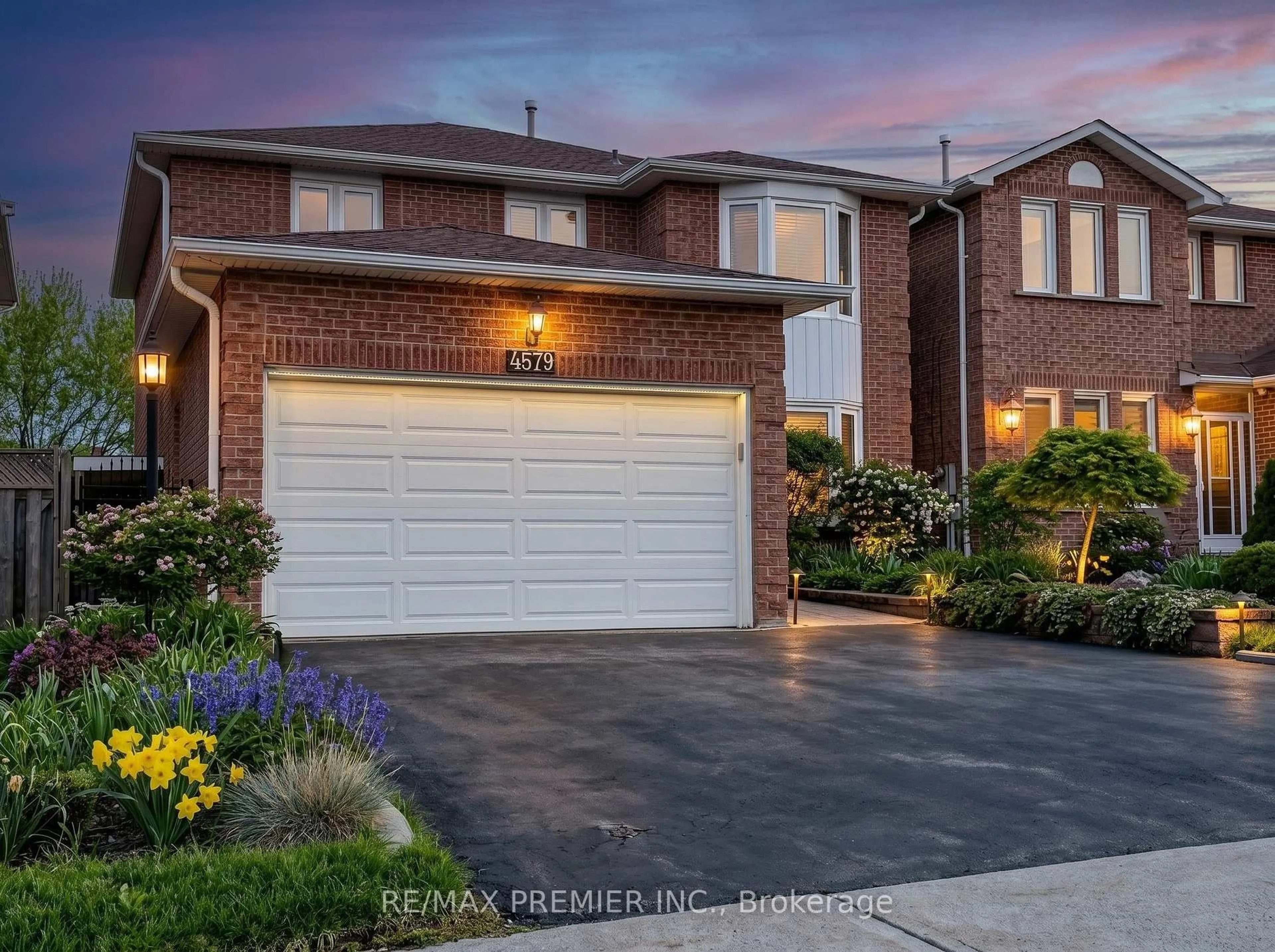 Home with brick exterior material, street for 4579 Guildwood Way, Mississauga Ontario L5R 1Z2