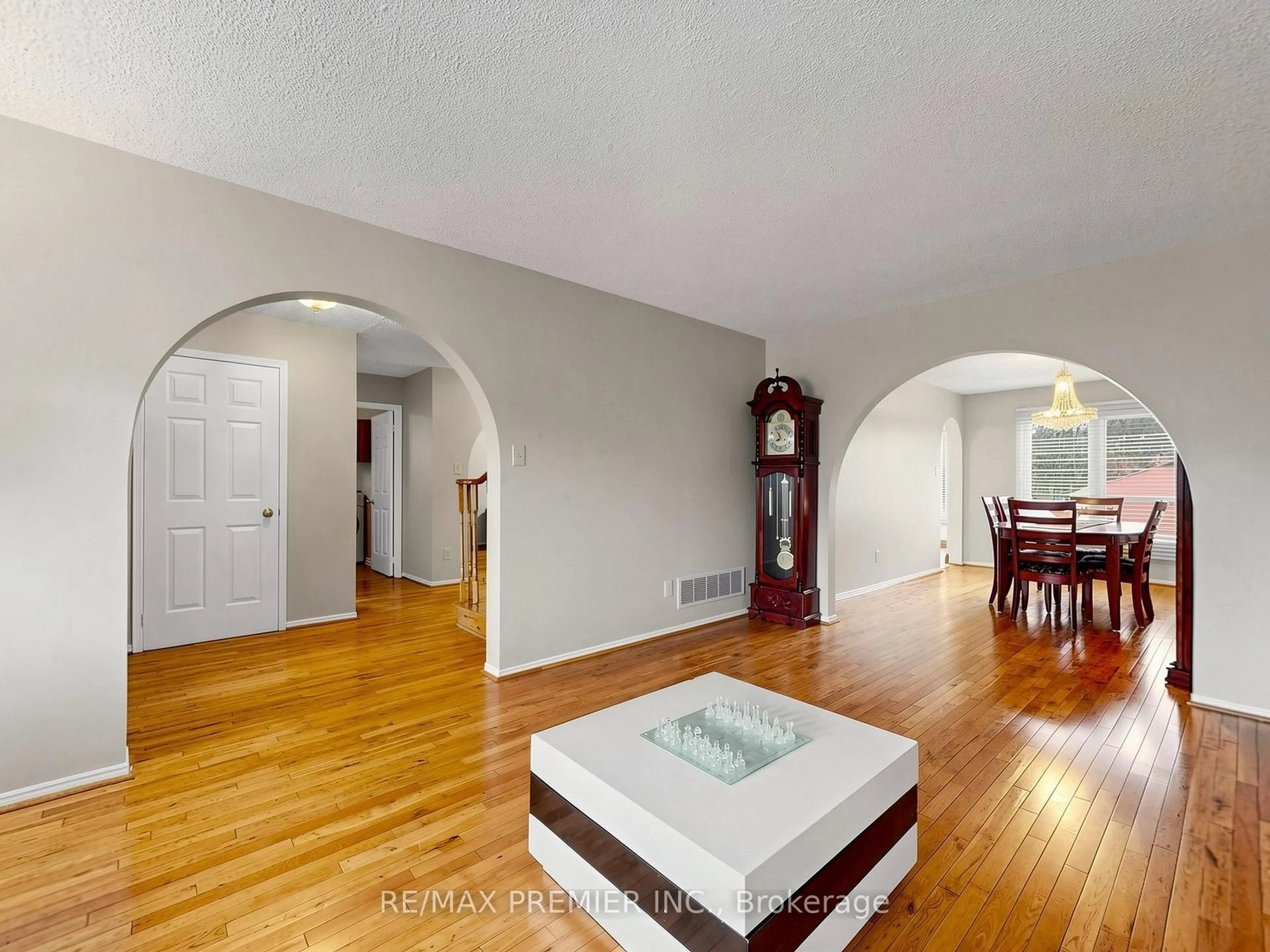 Unknown for 4579 Guildwood Way, Mississauga Ontario L5R 1Z2