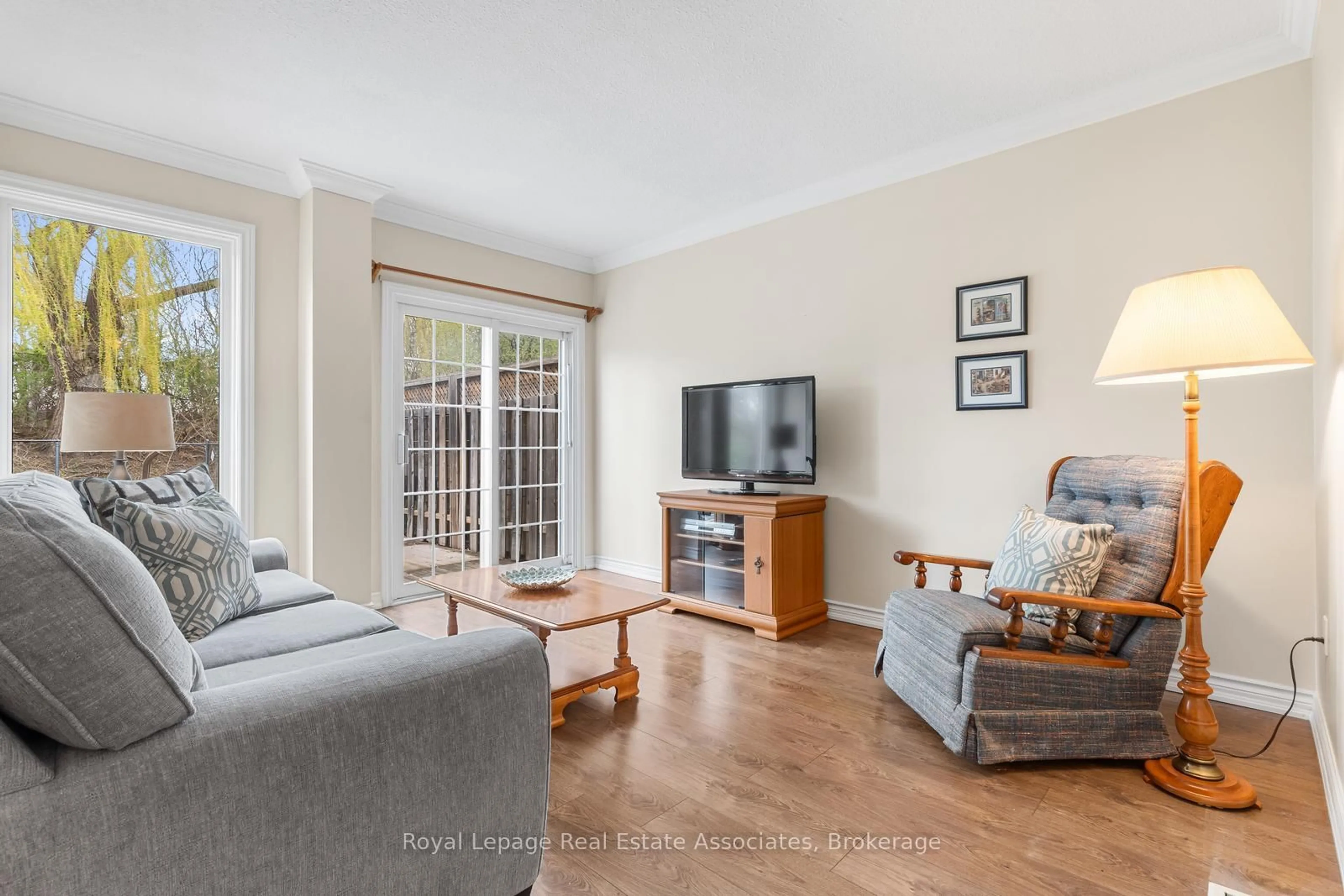 Living room with furniture, unknown for 4237 Trellis Cres, Mississauga Ontario L5L 2M1