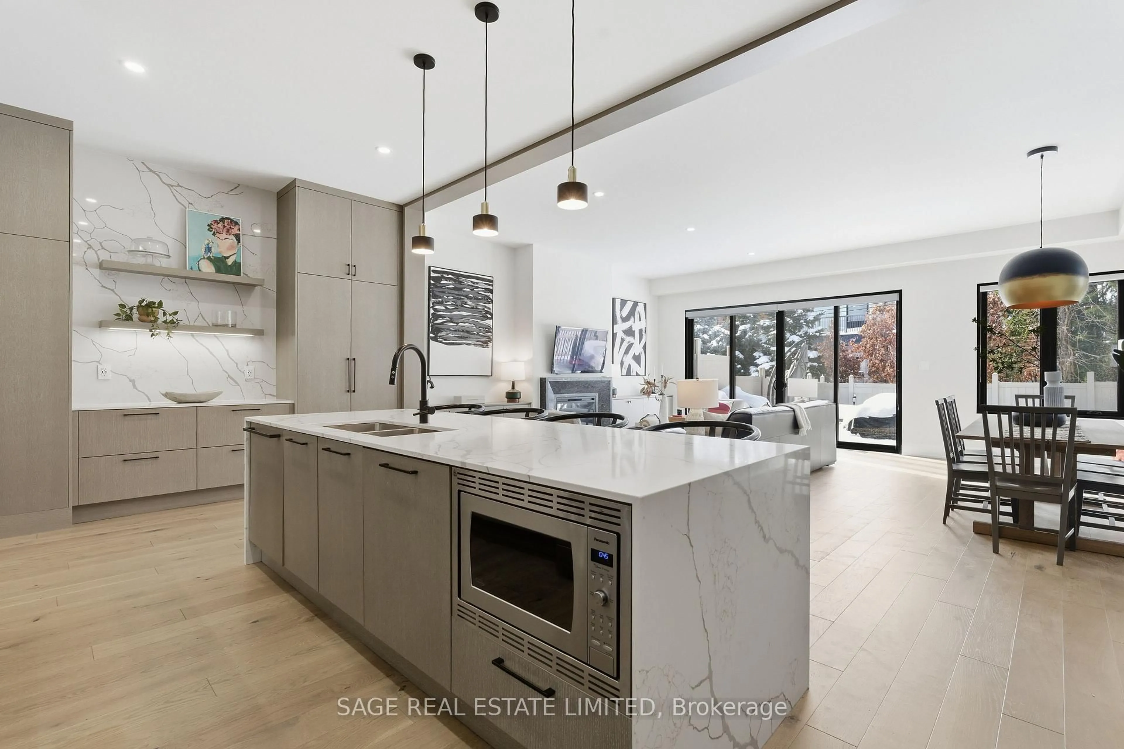 Contemporary kitchen, unknown for 10 Brant Ave, Mississauga Ontario L5G 3N8