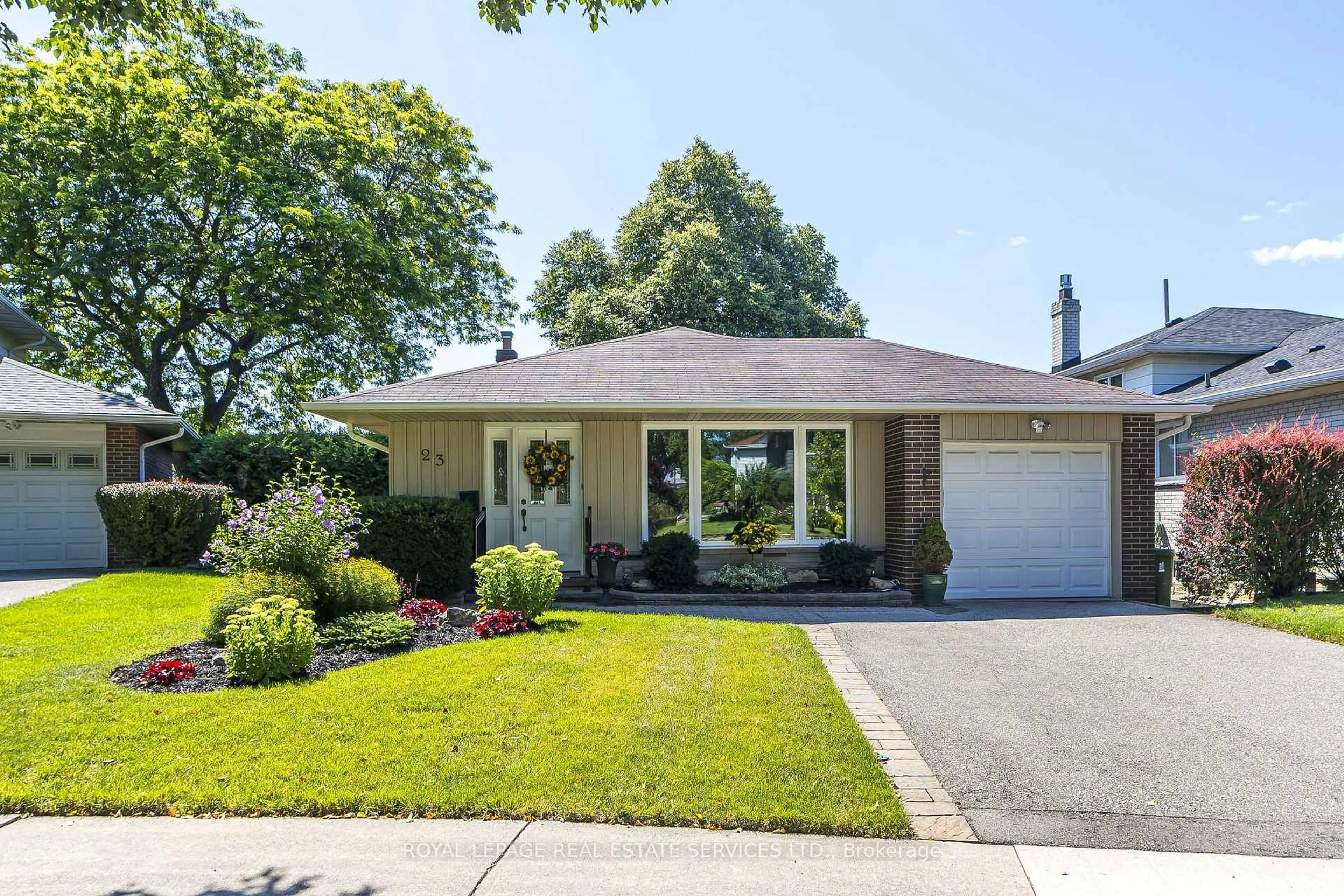 Home with vinyl exterior material, street for 23 Birchleaf Cres, Toronto Ontario M9R 2L5