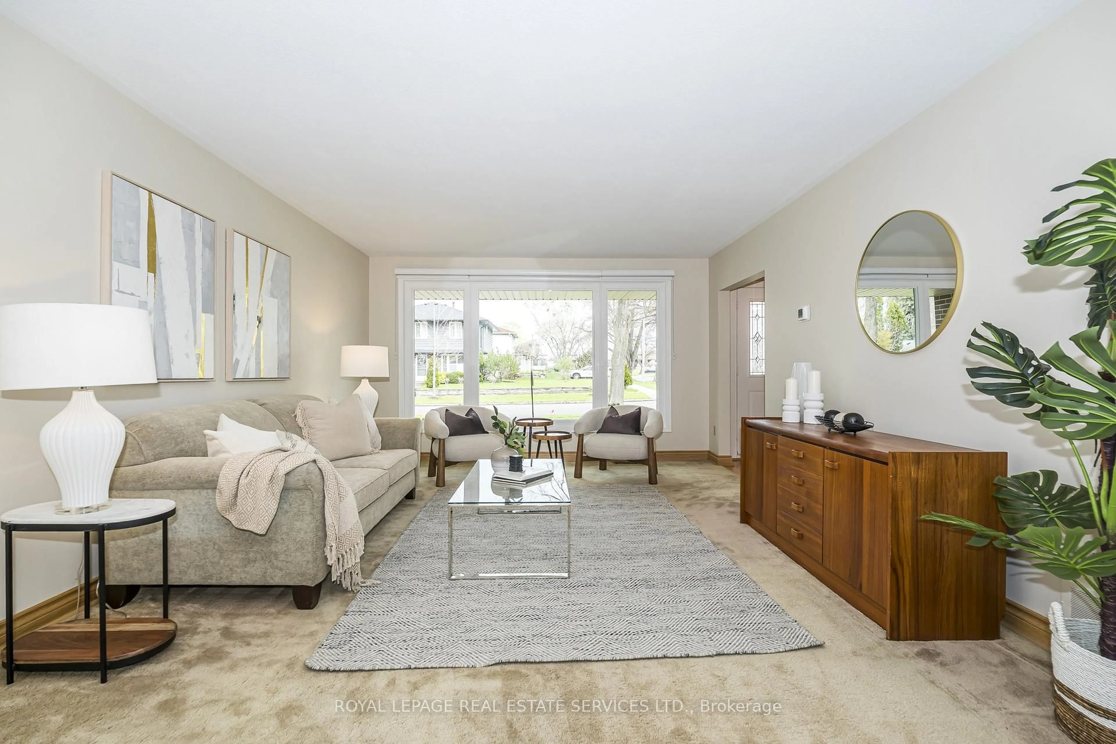 Living room with furniture, unknown for 23 Birchleaf Cres, Toronto Ontario M9R 2L5