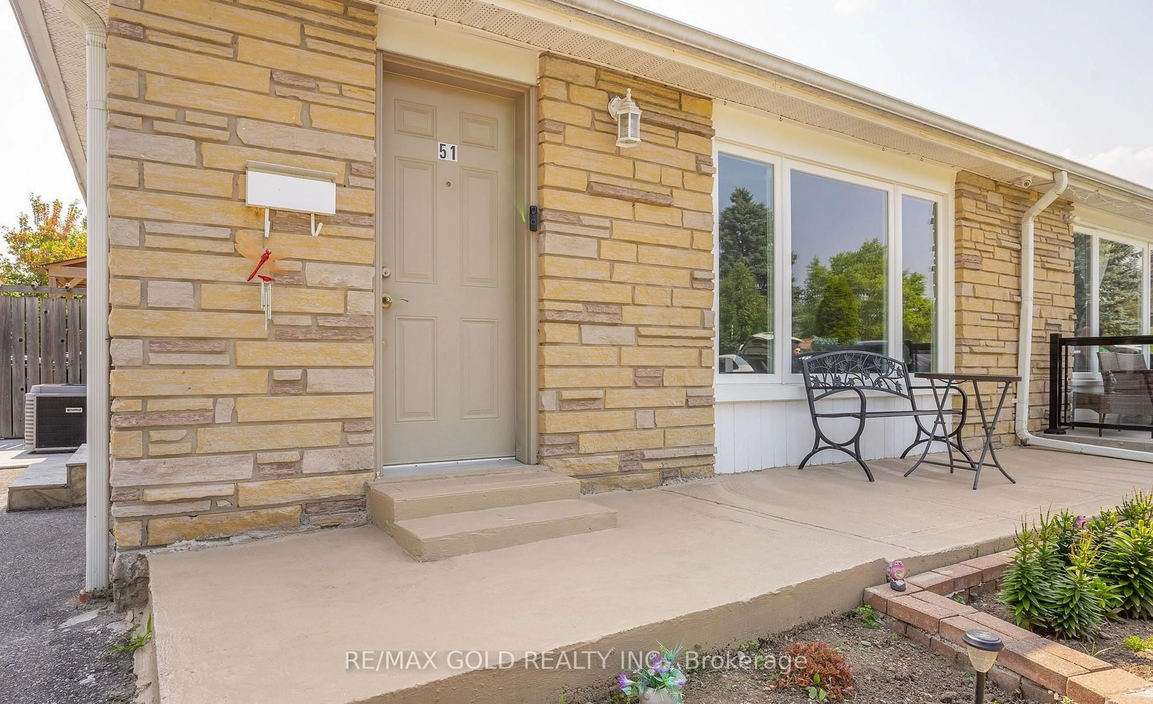 Patio, street for 51 Davenport Cres, Brampton Ontario L6T 3L5