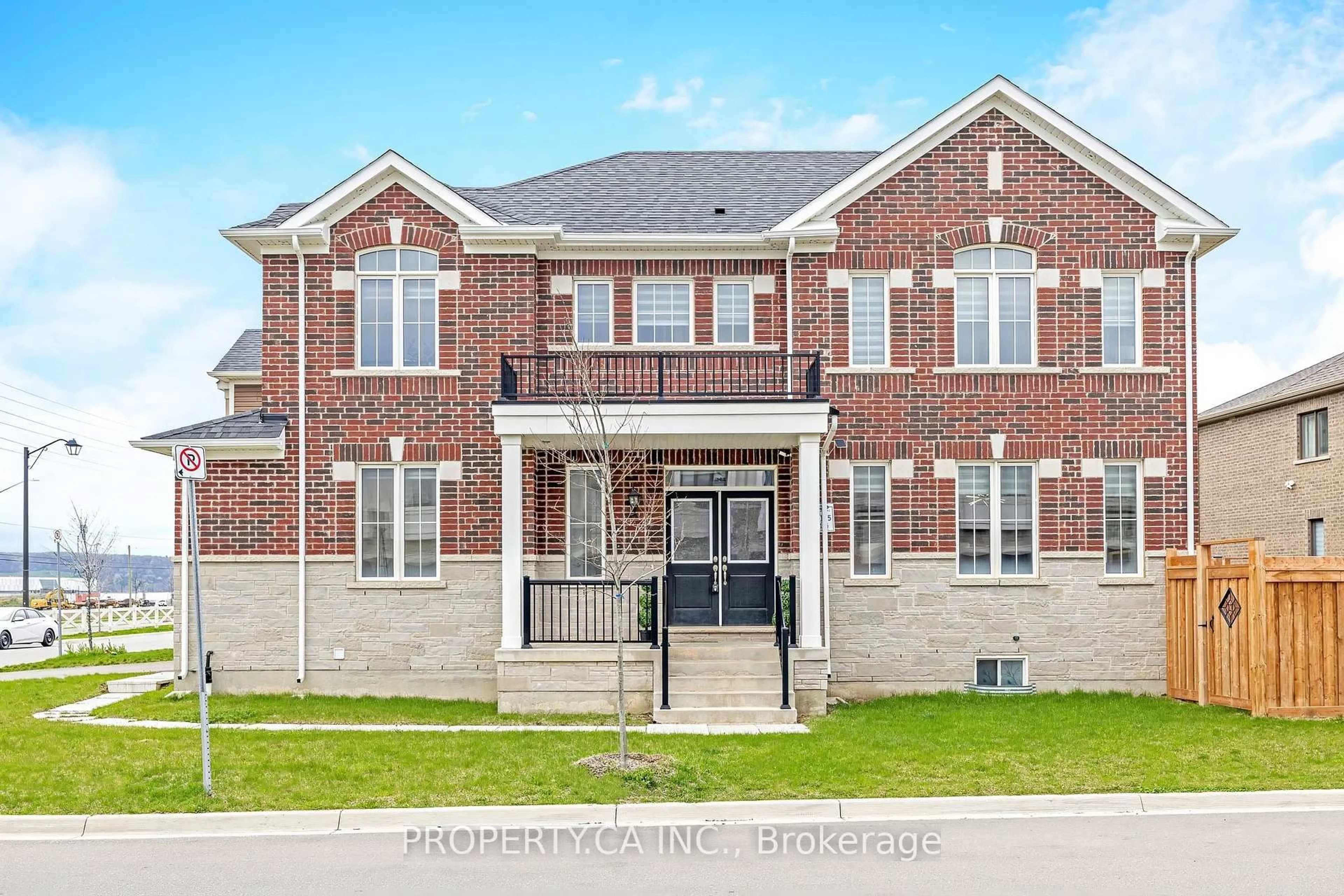 Home with brick exterior material, unknown for 568 Boyd Lane, Milton Ontario L9E 1W6